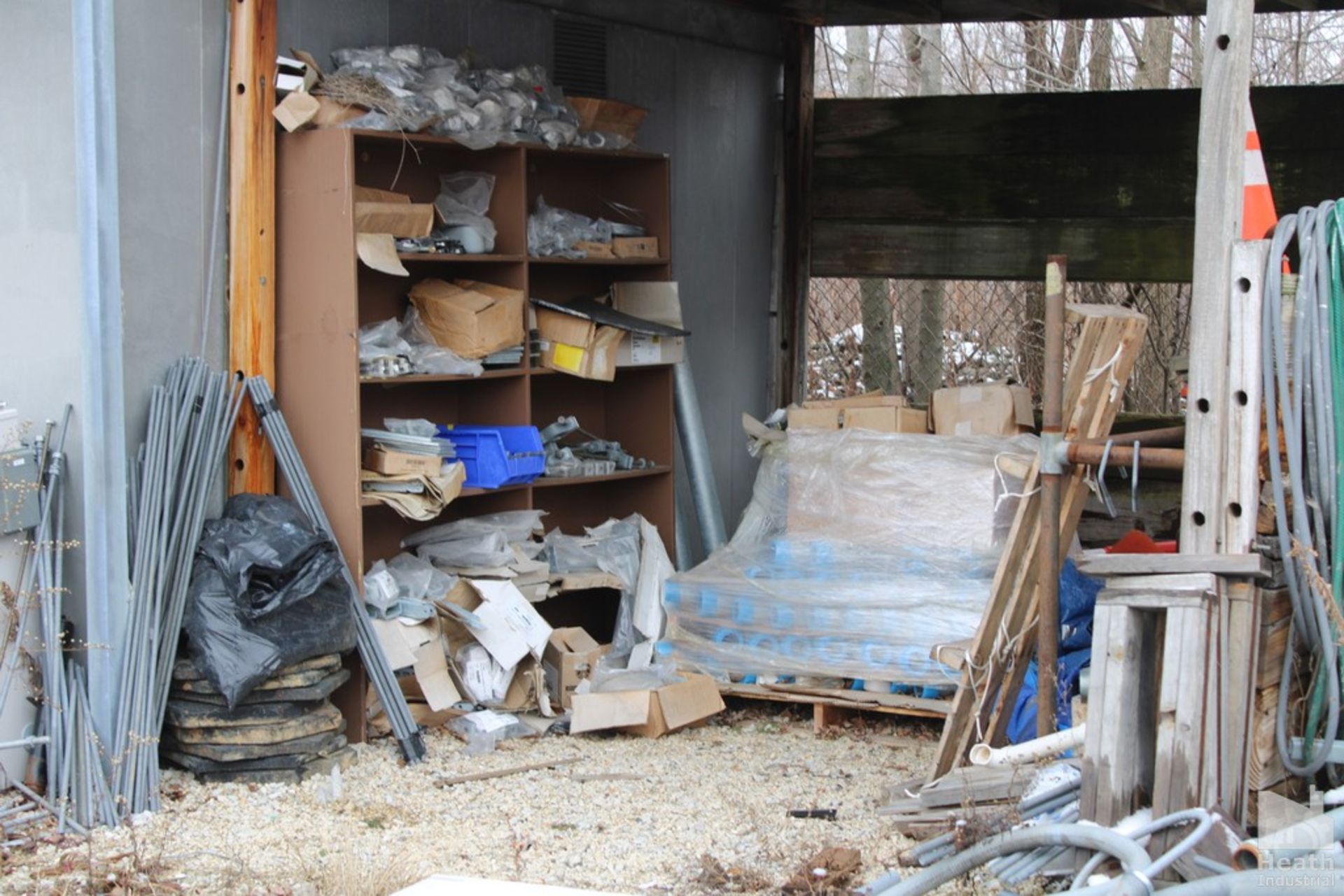 STEEL PIPE, FITTINGS IN FRONT OF (1) BAY AND IN BETWEEN - Image 3 of 6