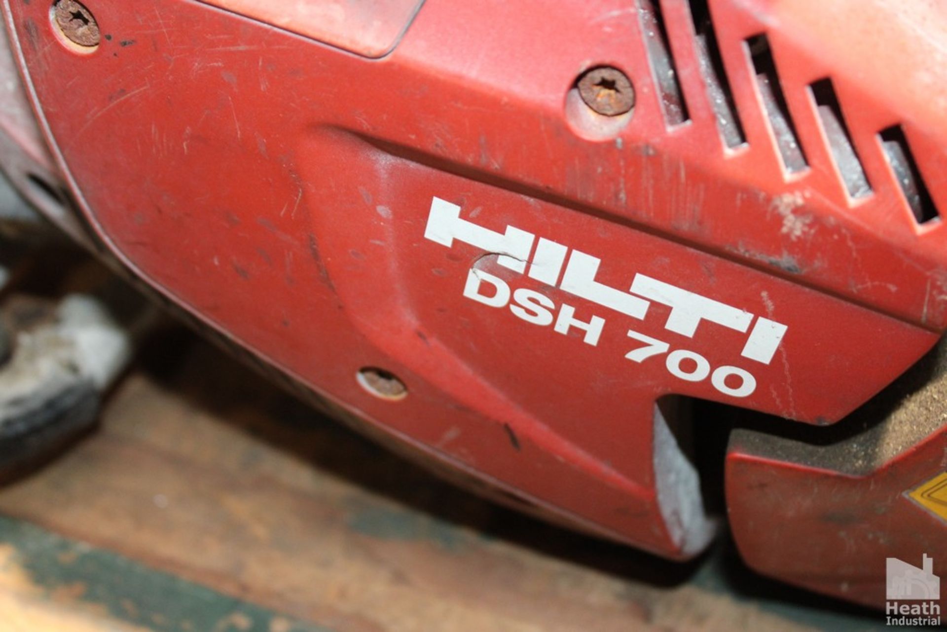 HILTI MODEL DSH700 12" GAS POWERED PARTNER SAW - Image 2 of 2