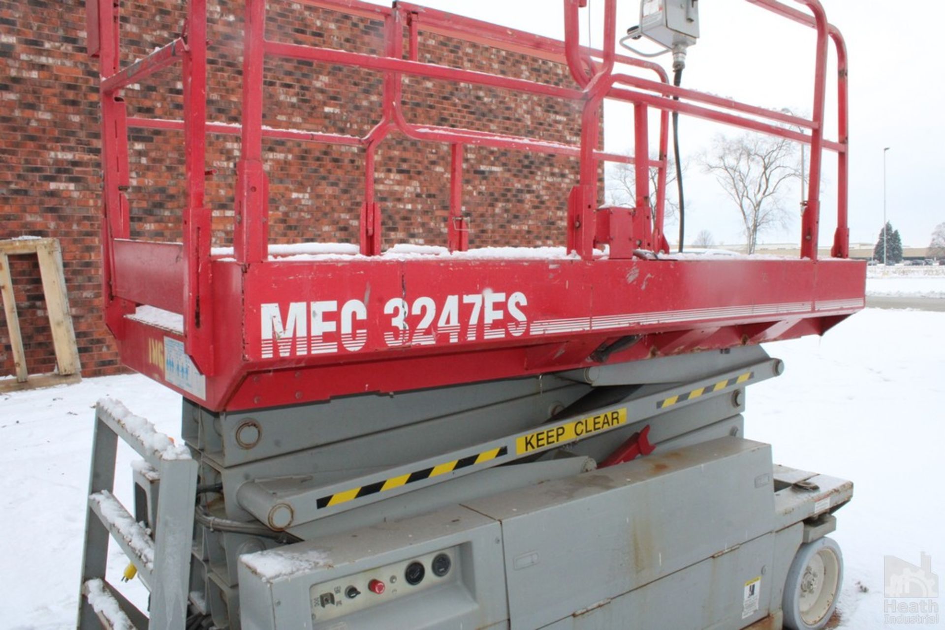 MEC 32’ MODEL 3247ES ELECTRIC ELEVATING SCISSOR LIFT WORK PLATFORM, 38.5’ MAX. WORK HEIGHT, WITH JOY - Image 3 of 3