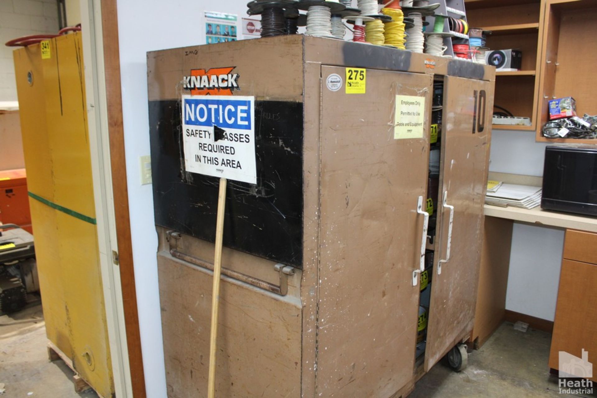 KNAACK TWO DOOR PORTABLE JOB BOX 60" X 30" X 66"