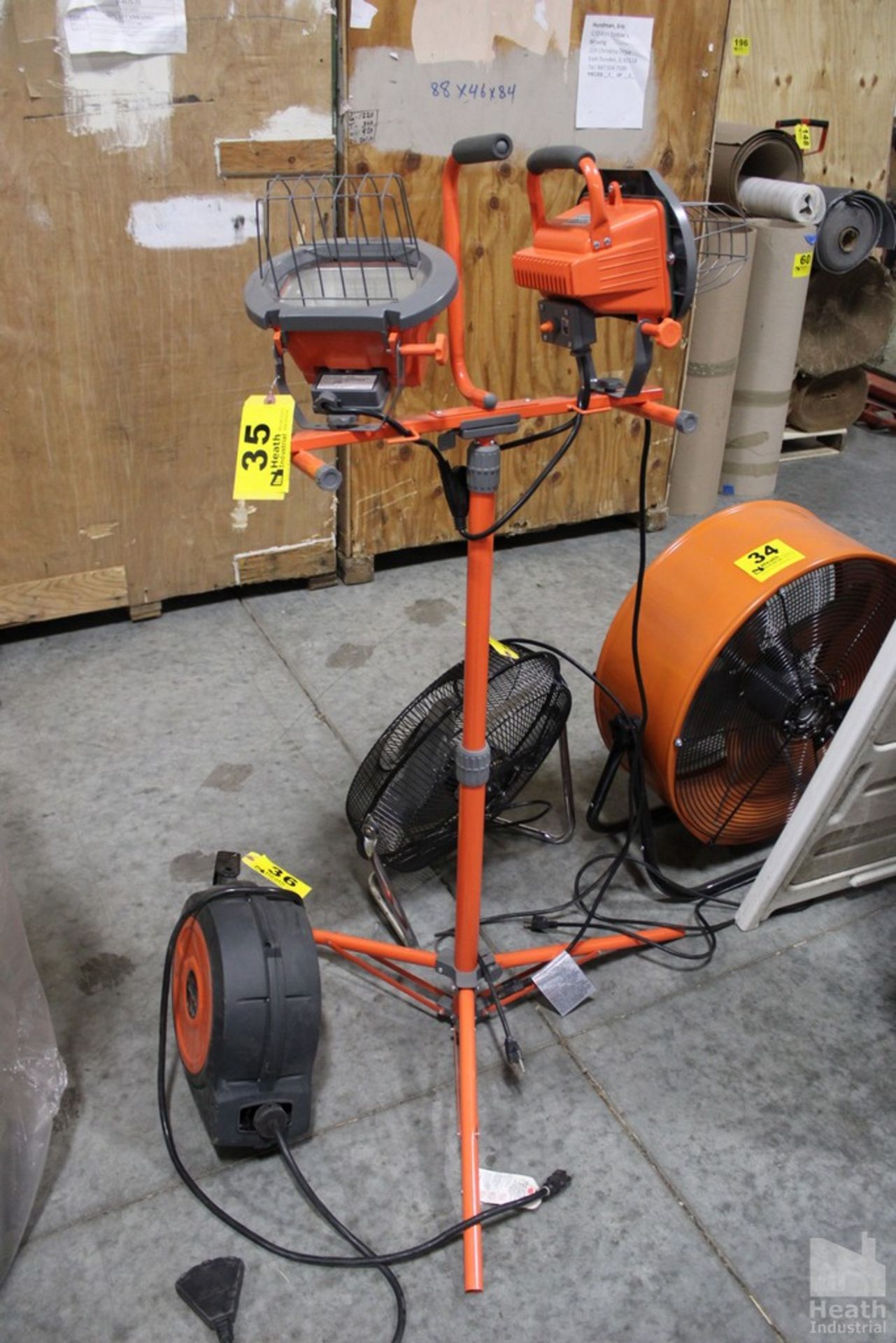 HDX WORKLIGHT STAND WITH TWO JOB SITE LIGHTS