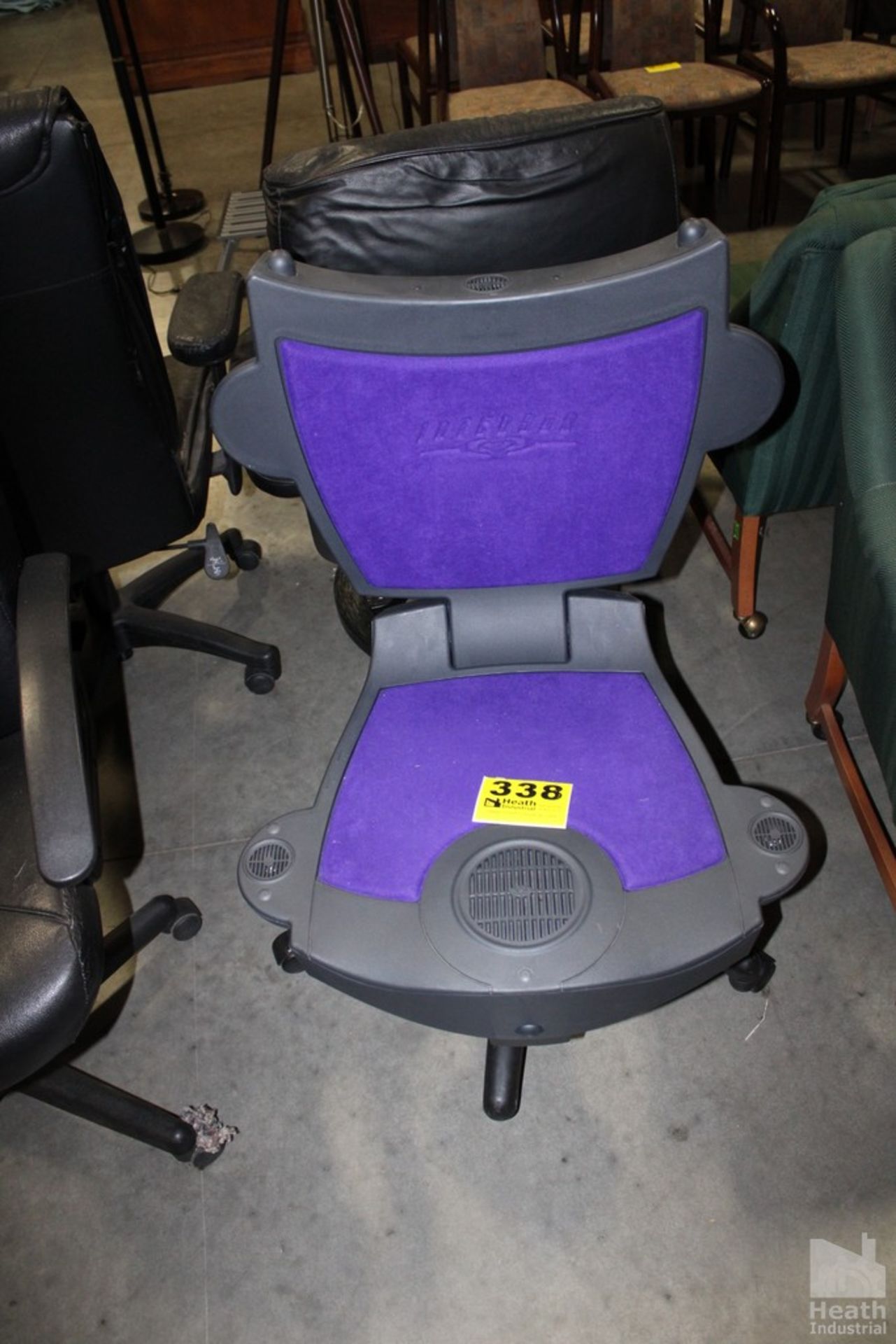 GAMING CHAIR WITH BUILT IN SPEAKERS - Image 6 of 6