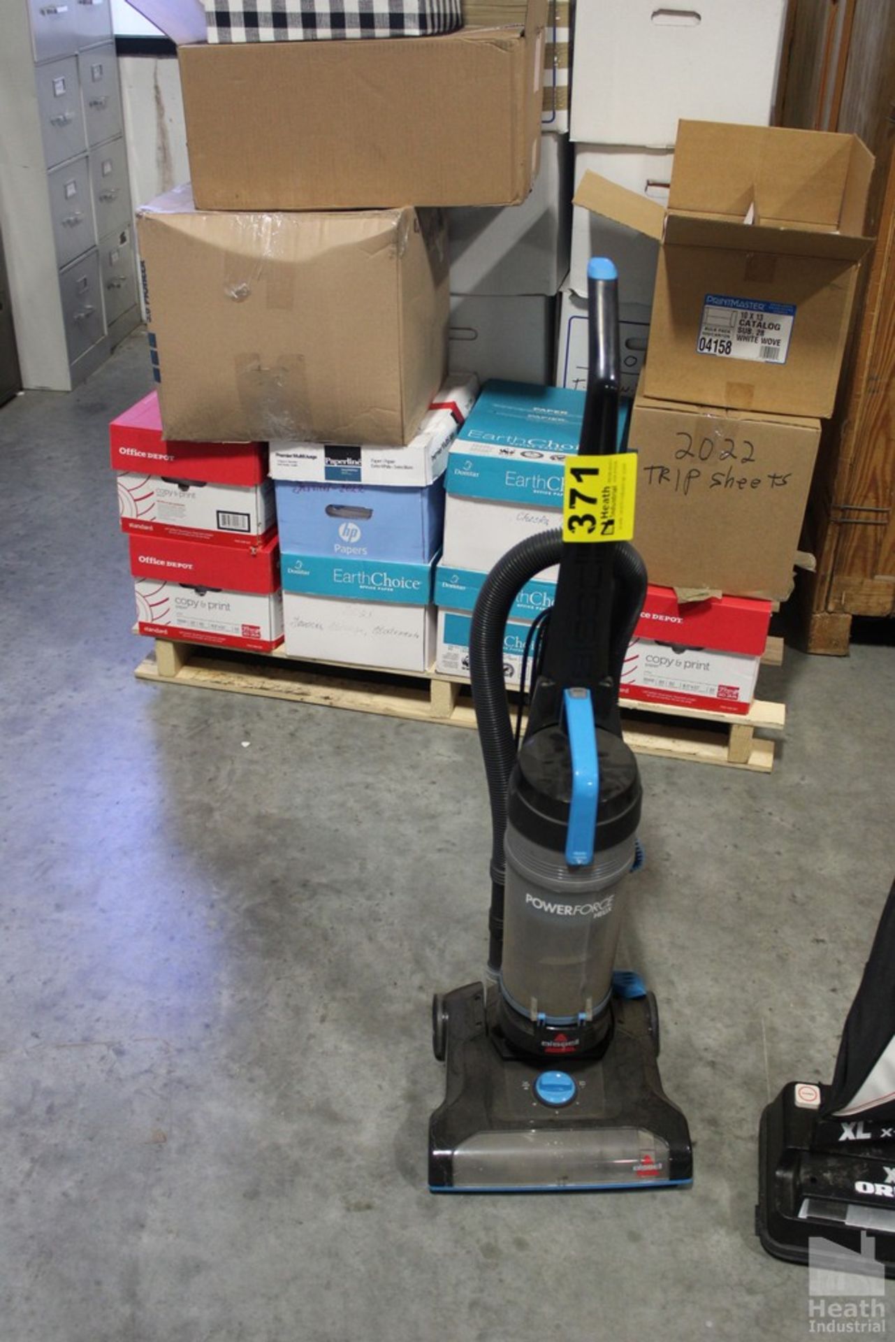 BISSELL UPRIGHT VACUUM CLEANER