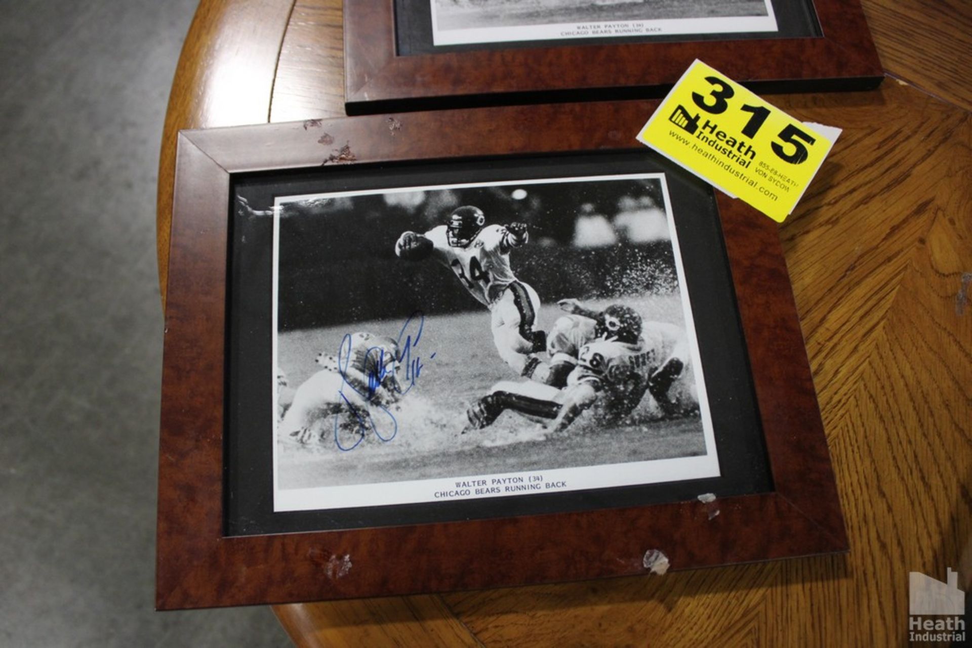 AUTOGRAPHED PHOTO OF WALTER PAYTON, NO AUTHENTICATION AVAILABLE