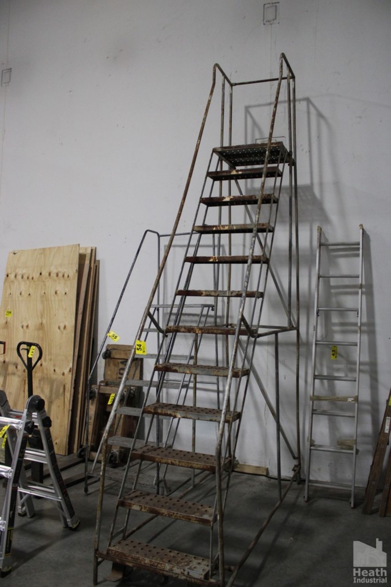 PORTABLE WAREHOUSE LADDER, 12-STEP