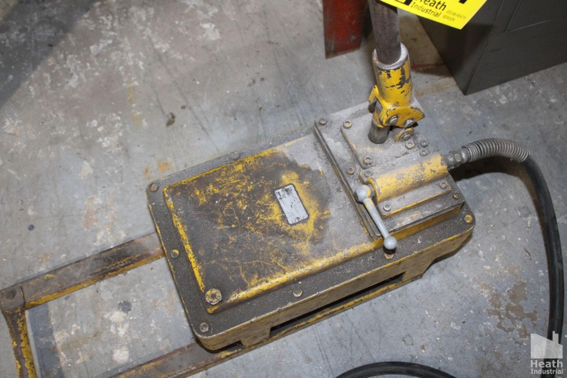 ENERPAC P426 HYDRAULIC POWER UNIT WITH HYDRAULIC JACK - Image 2 of 2