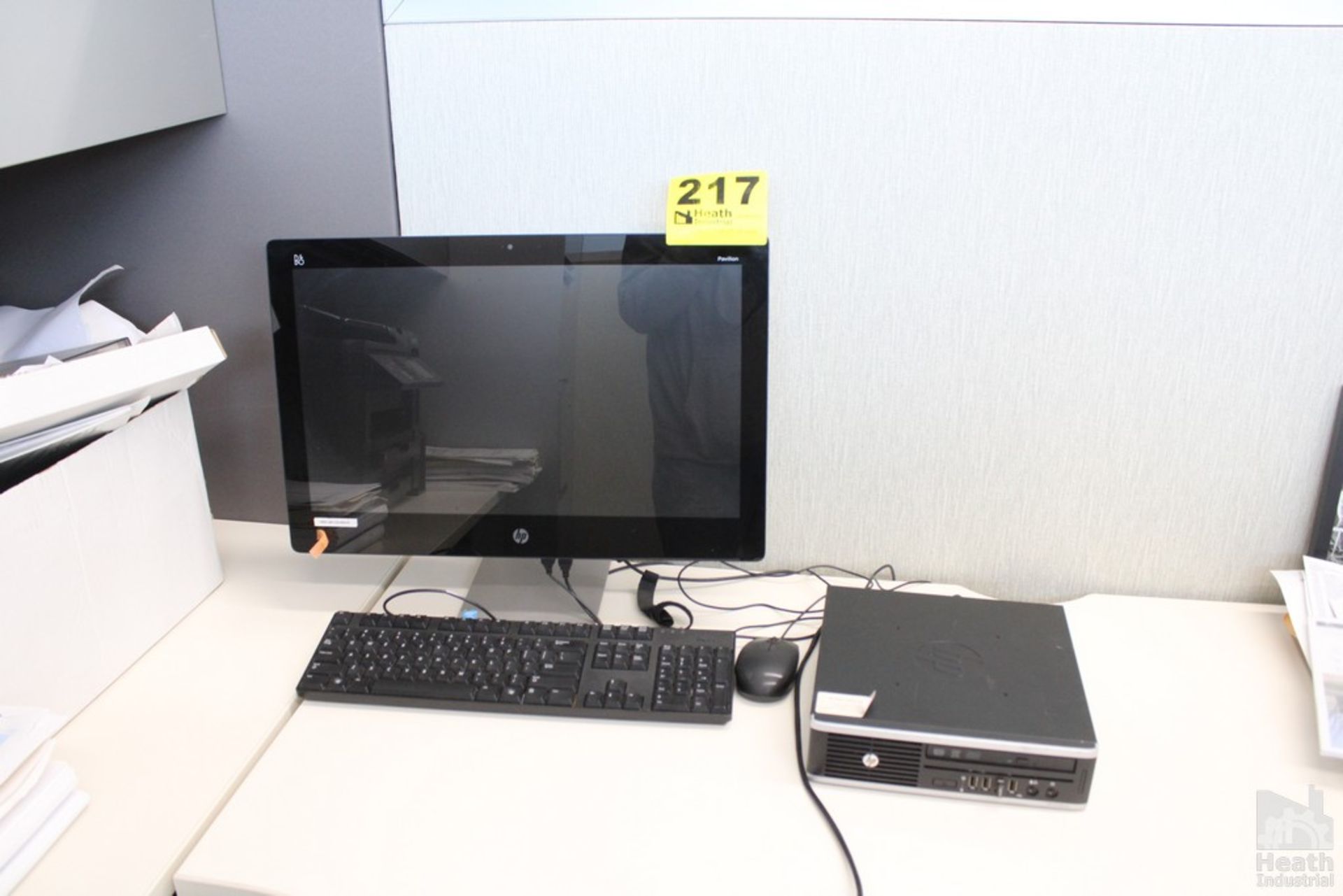 HP ELITE USFF 8300 COMPUTER WITH MONITOR AND KEYBOARD
