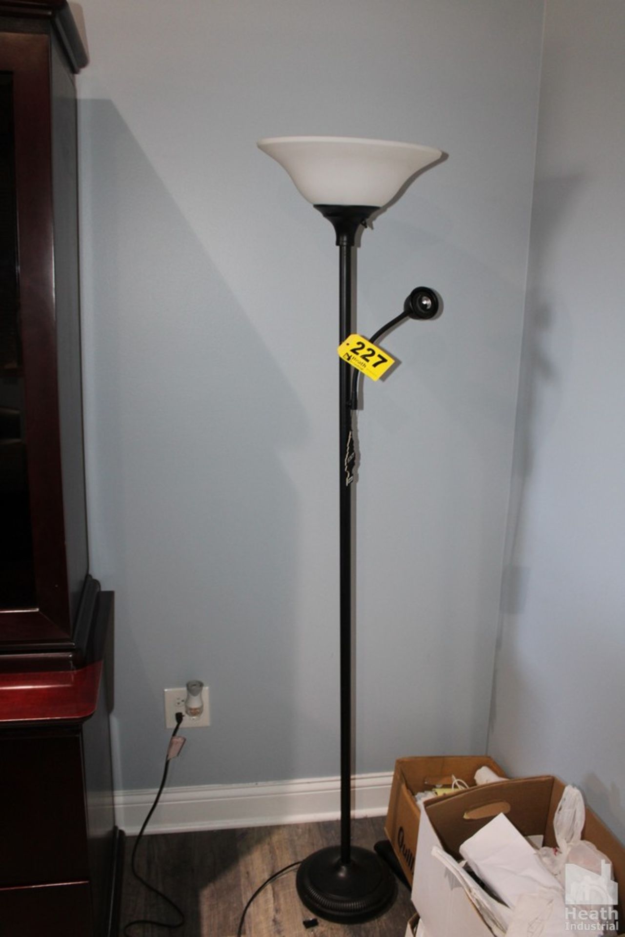 FLOOR LAMP