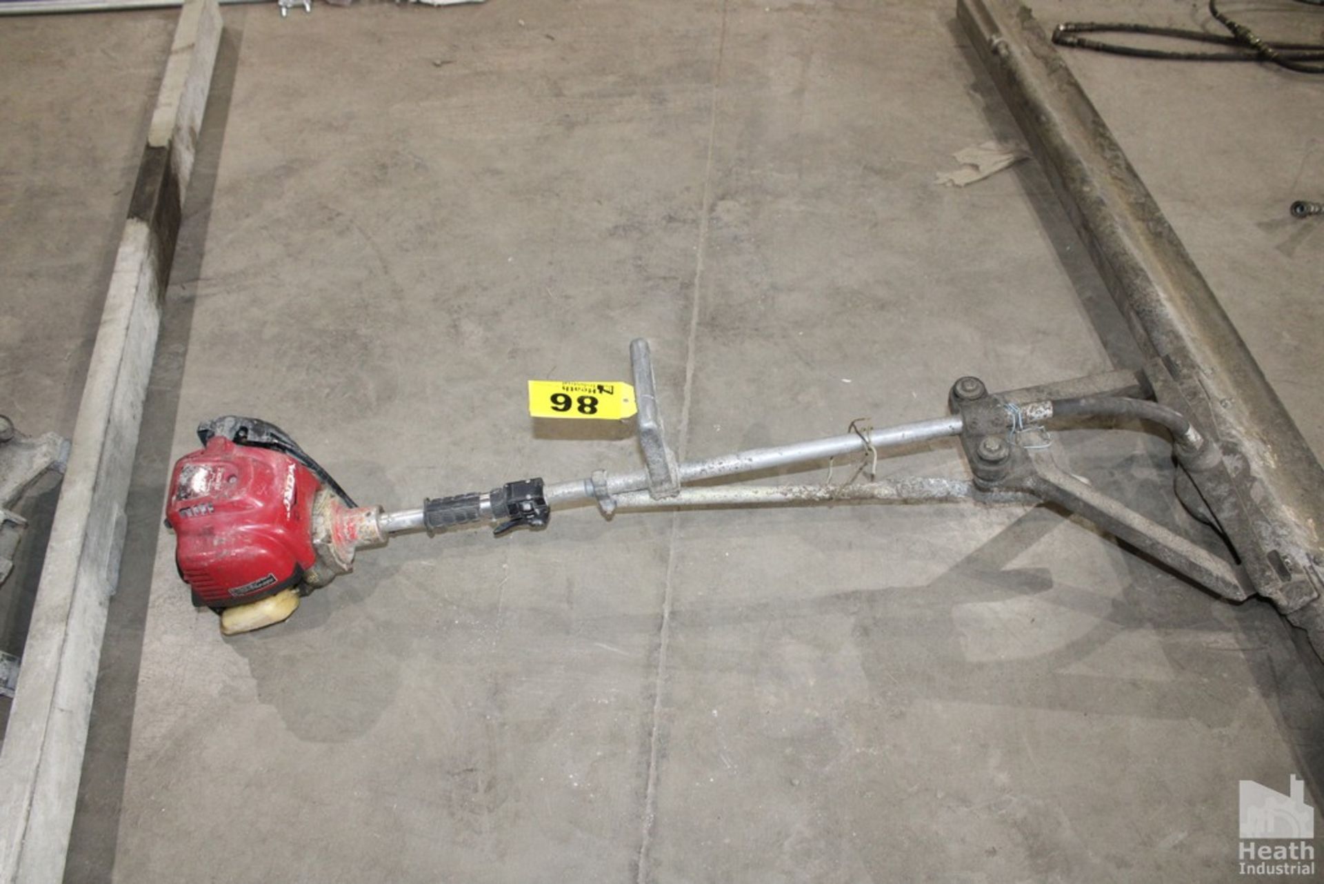 HONDA GX50 4 STROKE POWER SCREED 10' - Image 2 of 2