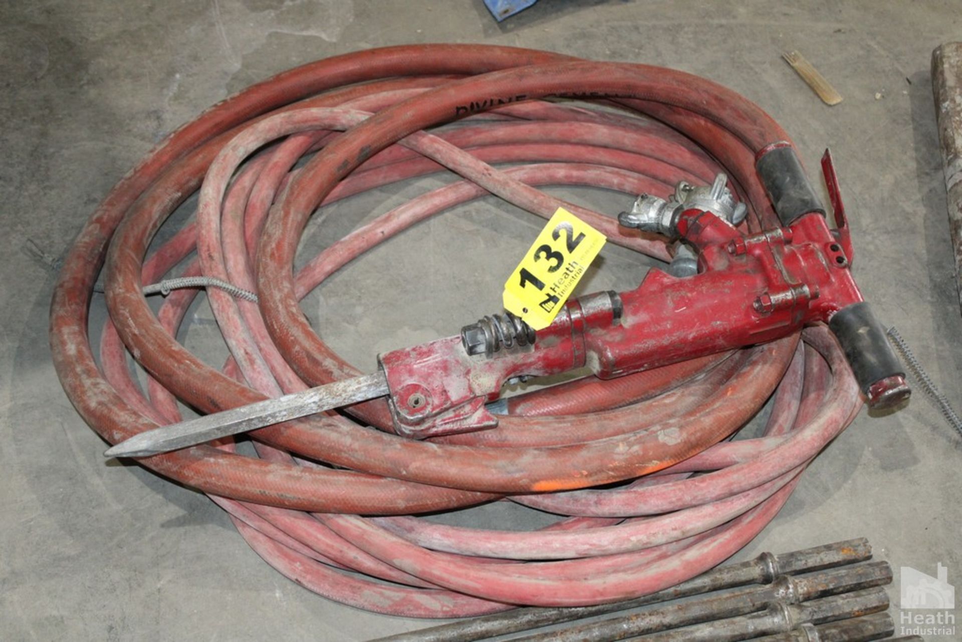 ATLAS COPCO CP1210 JACK HAMMER WITH LARGE QTY OF BITS AND HOSE - Image 2 of 3
