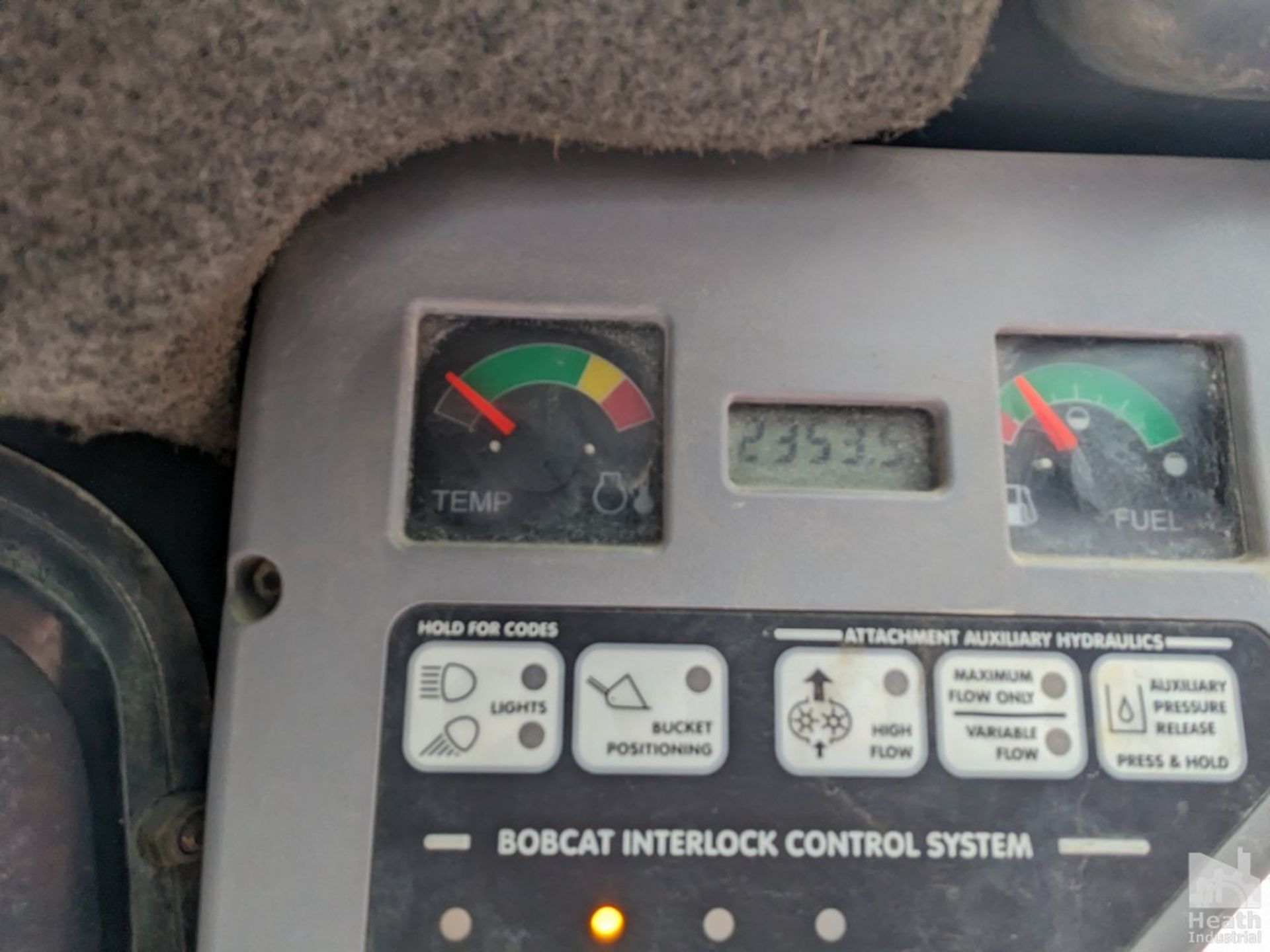 BOBCAT MODEL S250 SKID STEER LOADER, PIN 521316469, AUX HYDRAULICS, 2353 HOURS SHOWN ON METER - Image 9 of 10