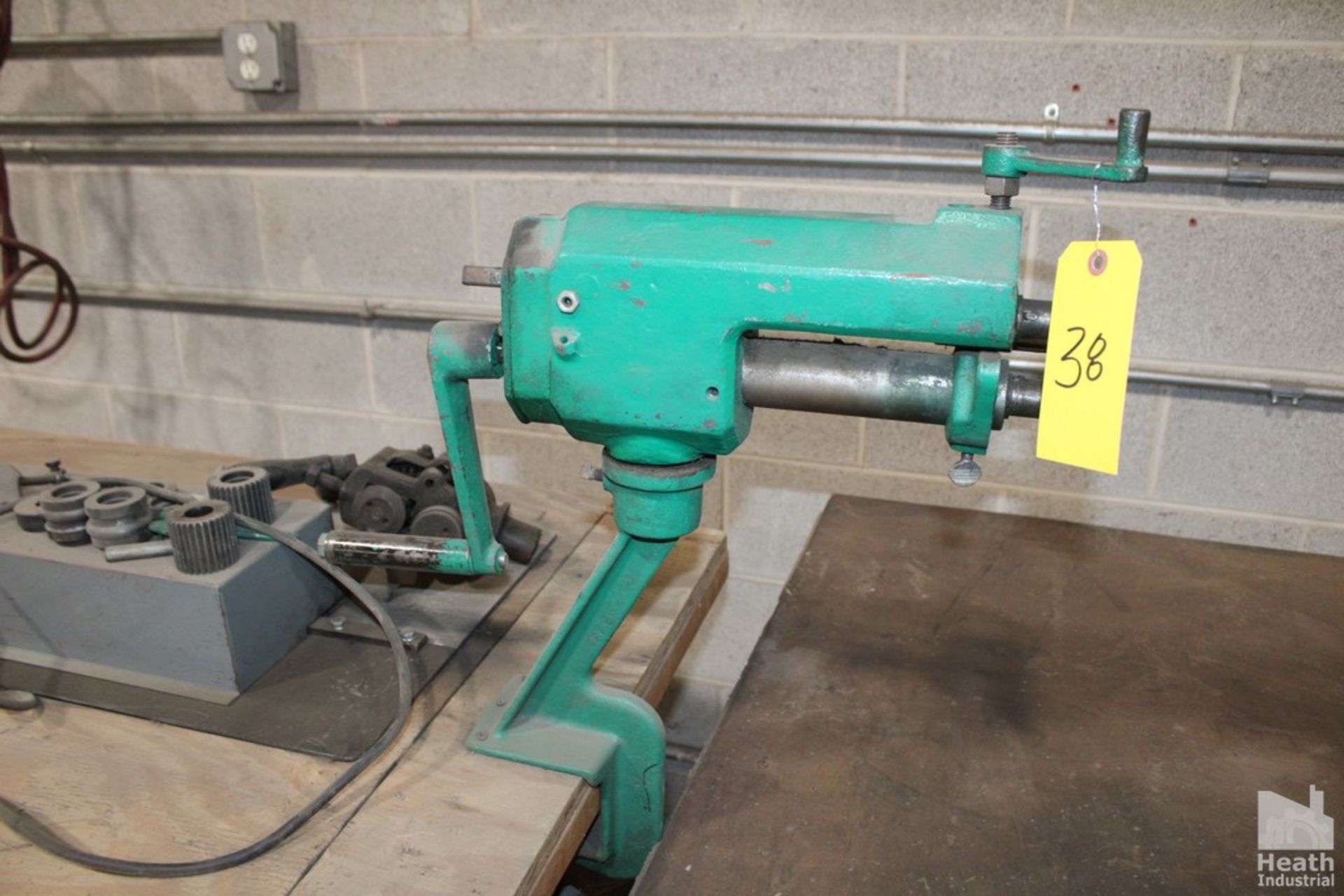 TENNSMITH 22 GAUGE MODEL R22 BENCH COMBINATION CRIMPING/BEADING MACHINE, S/N 18063