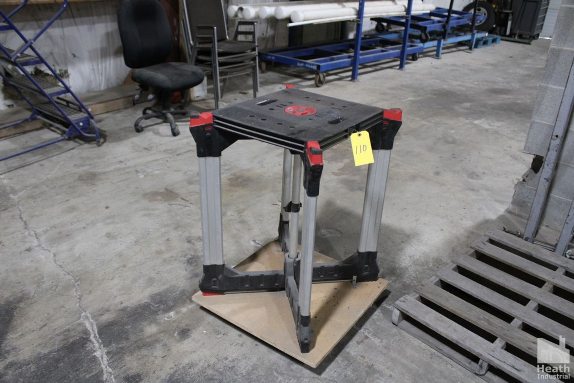 FOLDABLE WORK STAND, 17" X 17"