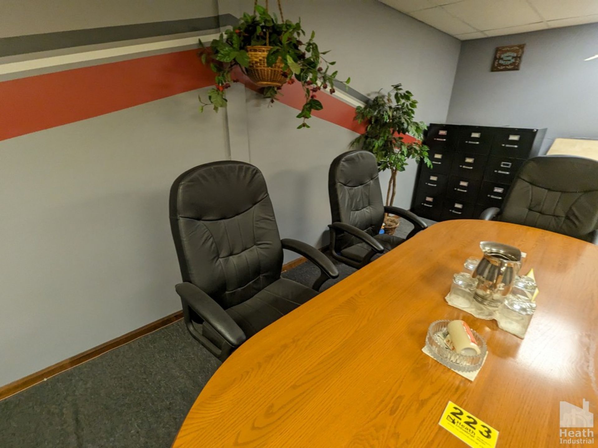 CONFERENCE TABLE WITH SIX EXECUTIVE ARM CHAIRS 8' X 42" - Image 4 of 4