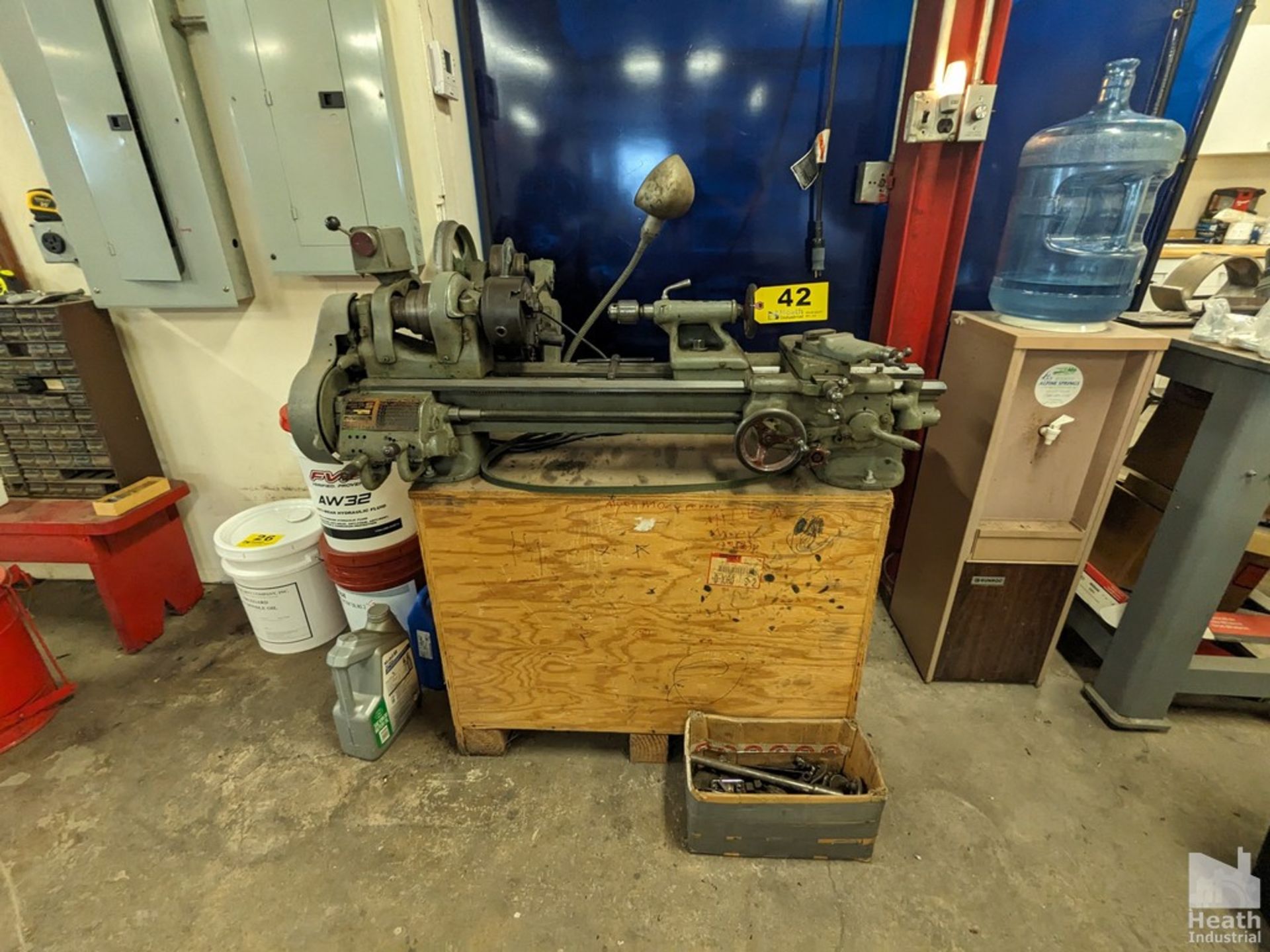 SOUTH BEND 10" X 24" BELT DRIVEN BENCH LATHE, S/N 31605NAR9, WITH 3 -JAW CHUCK, INCH THREADING - Image 2 of 7