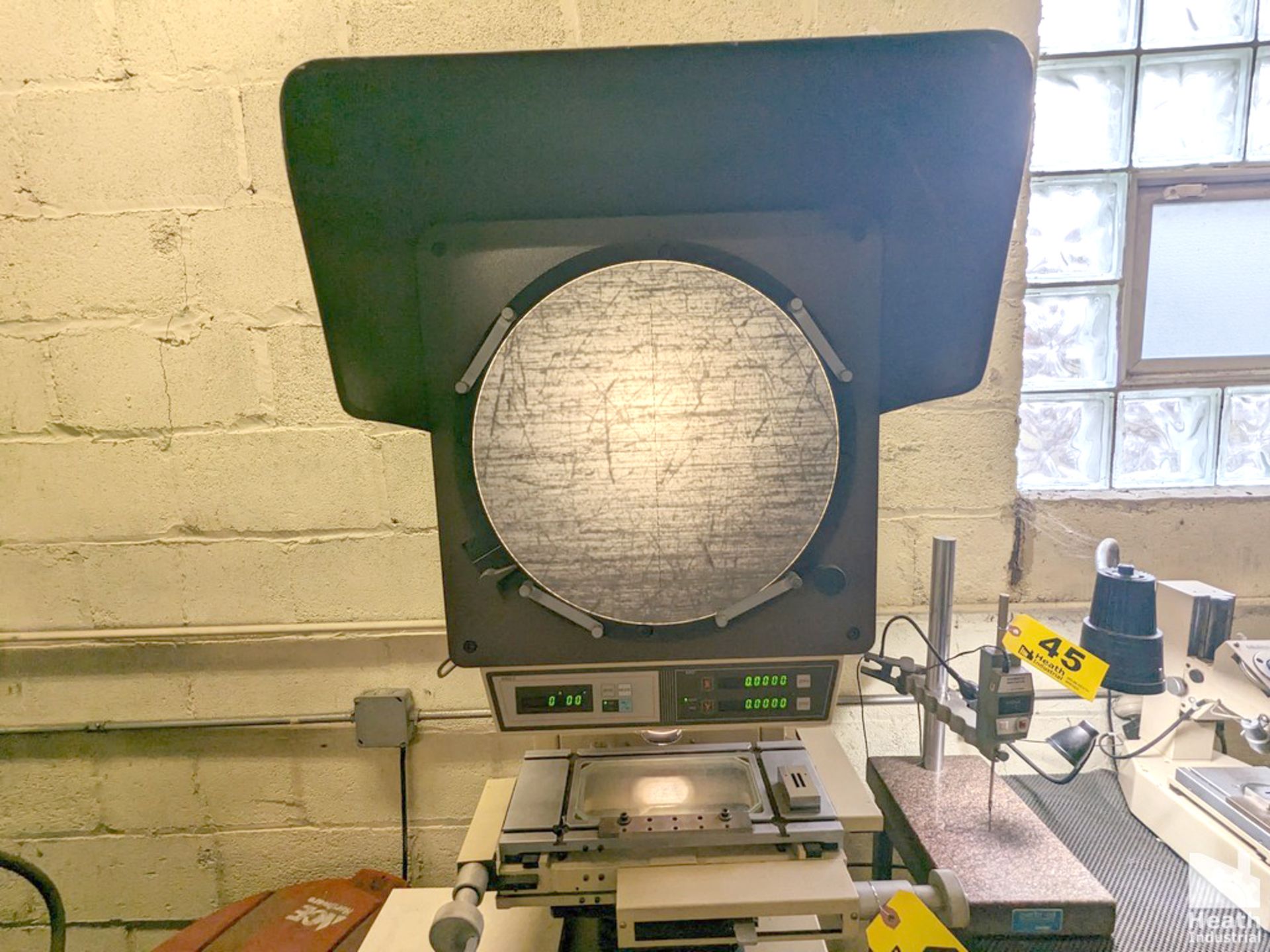 MITUTOYO 12" MODEL PJ300 VERTICAL OPTICAL COMPARATOR, S/N 051264, 10X LENS - Image 2 of 5