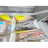 ASSORTEC SCRAPPERS AND CHISELS IN BOX