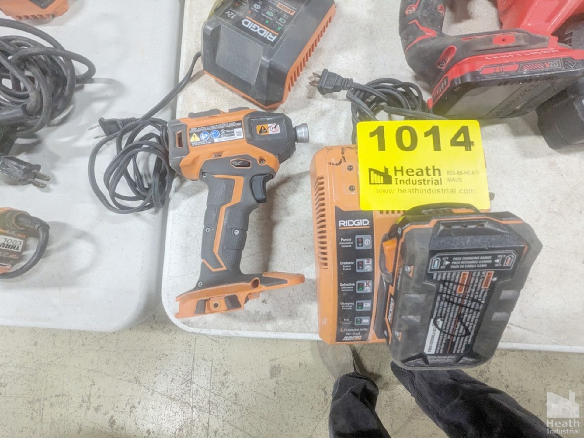RIDGID MODEL R86038 CORDLESS IMPACT DRIVER WITH BATTERY AND CHARGER