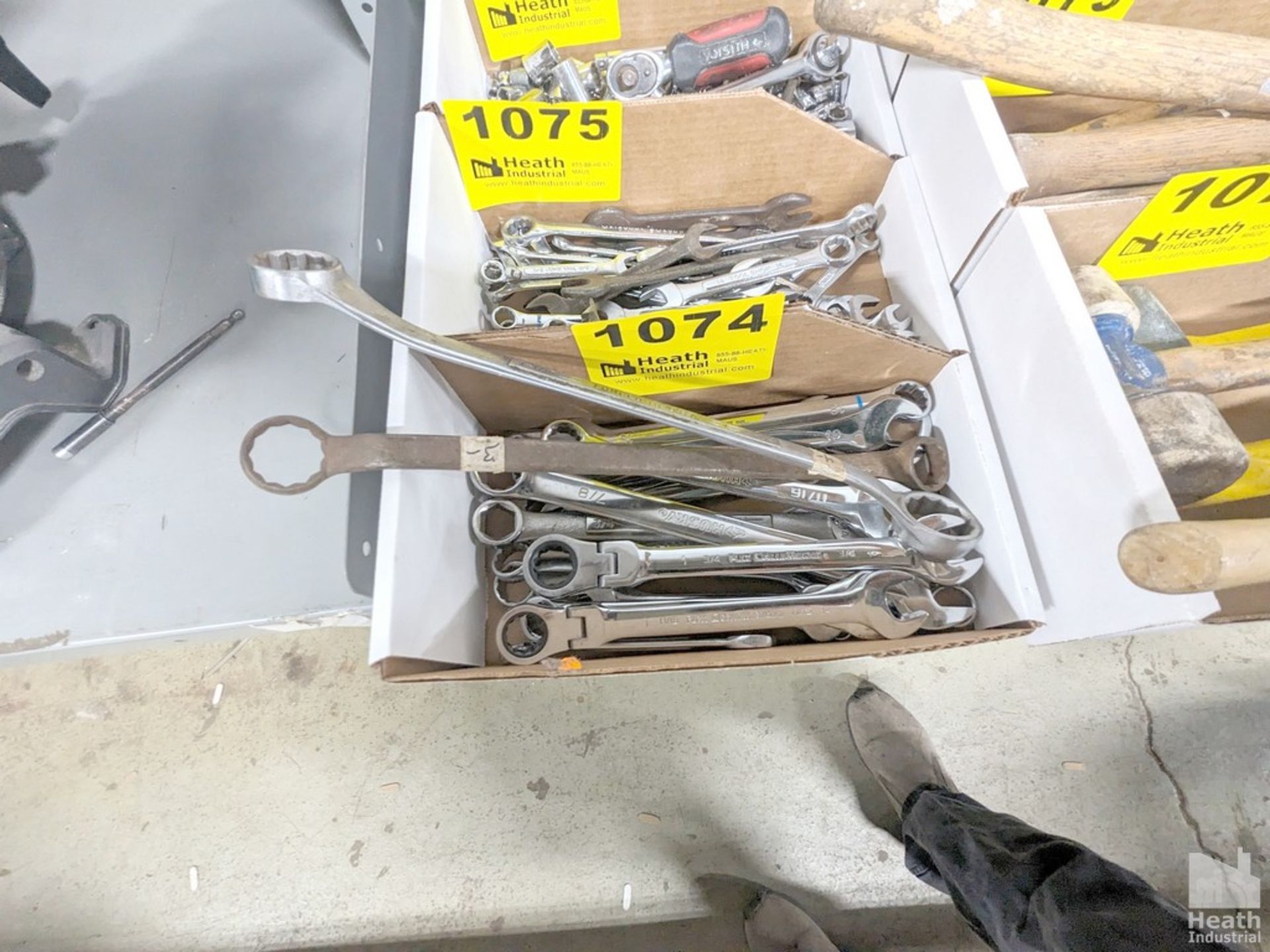 ASSORTED CLOSED END AND COMBINATION WRENCHES IN BOX