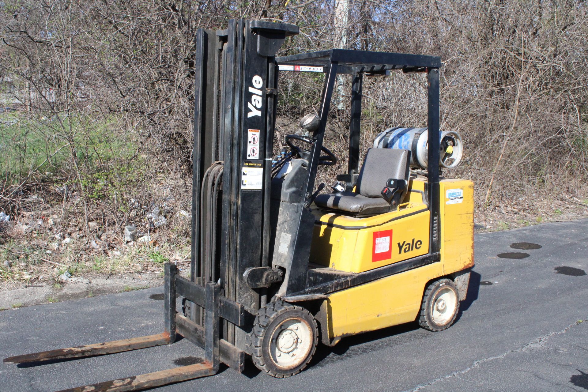 YALE MODEL GLC050DENUAE083 LP FORKLIFT, 4,650 MAX. LIFT CAP. 214" MAX HEIGHT, SOLID TIRES, 13,343 H