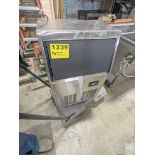 VEVOR MODEL ZBJSY45KGP70-4501V1 19 lb. Bin Stainless Steel Freestanding Ice Maker Machine