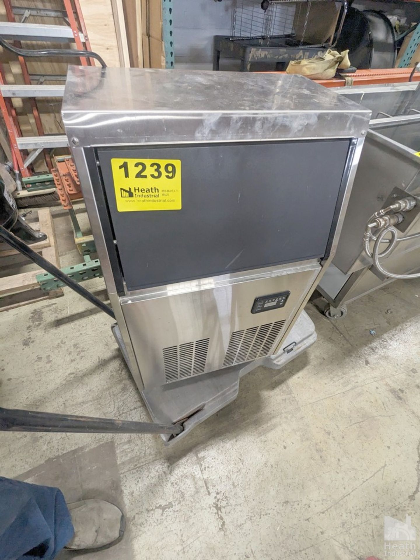 VEVOR MODEL ZBJSY45KGP70-4501V1 19 lb. Bin Stainless Steel Freestanding Ice Maker Machine