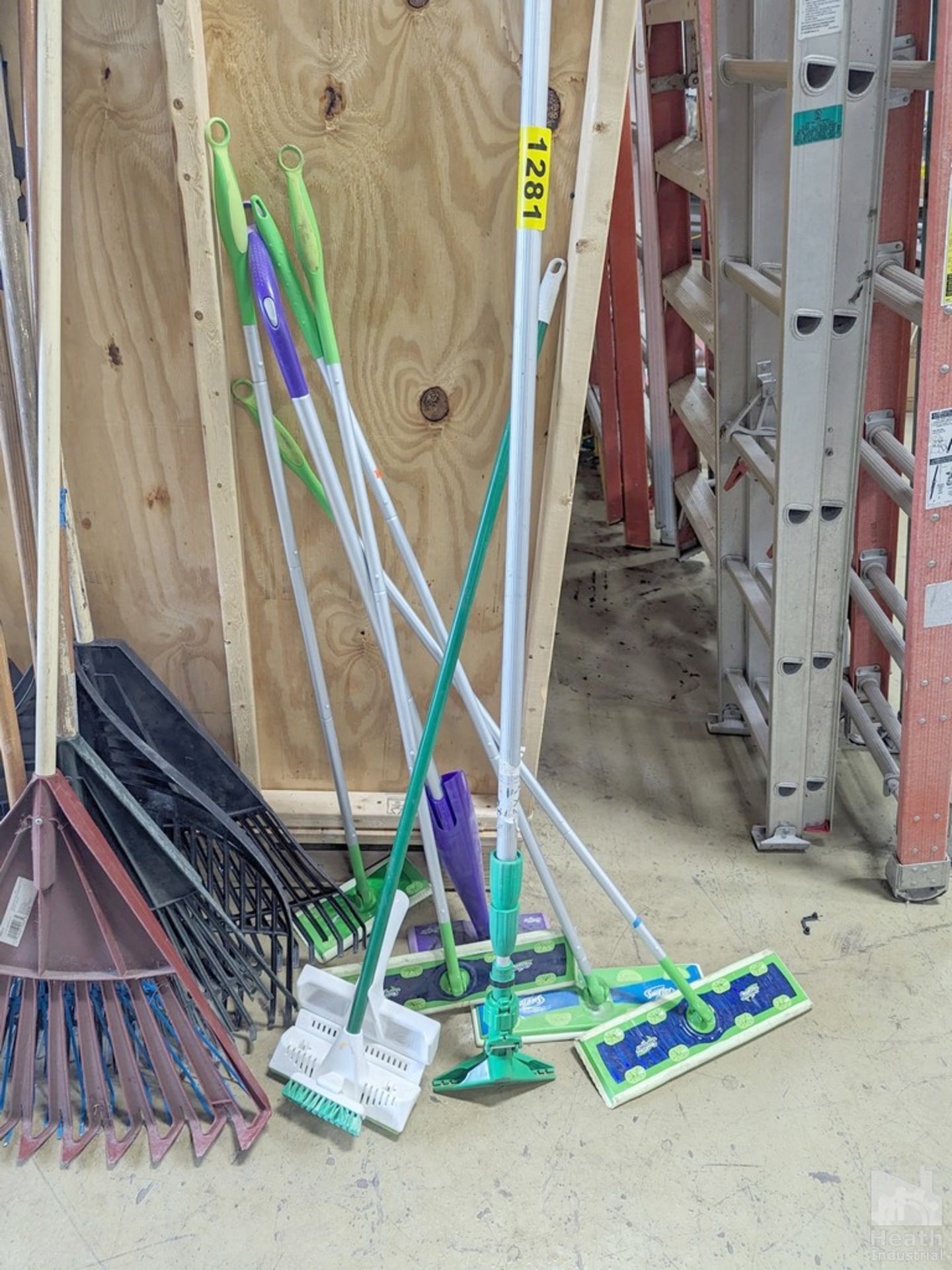 ASSORTED SWIFTER CLEANING PRODUCTS AND MOPS