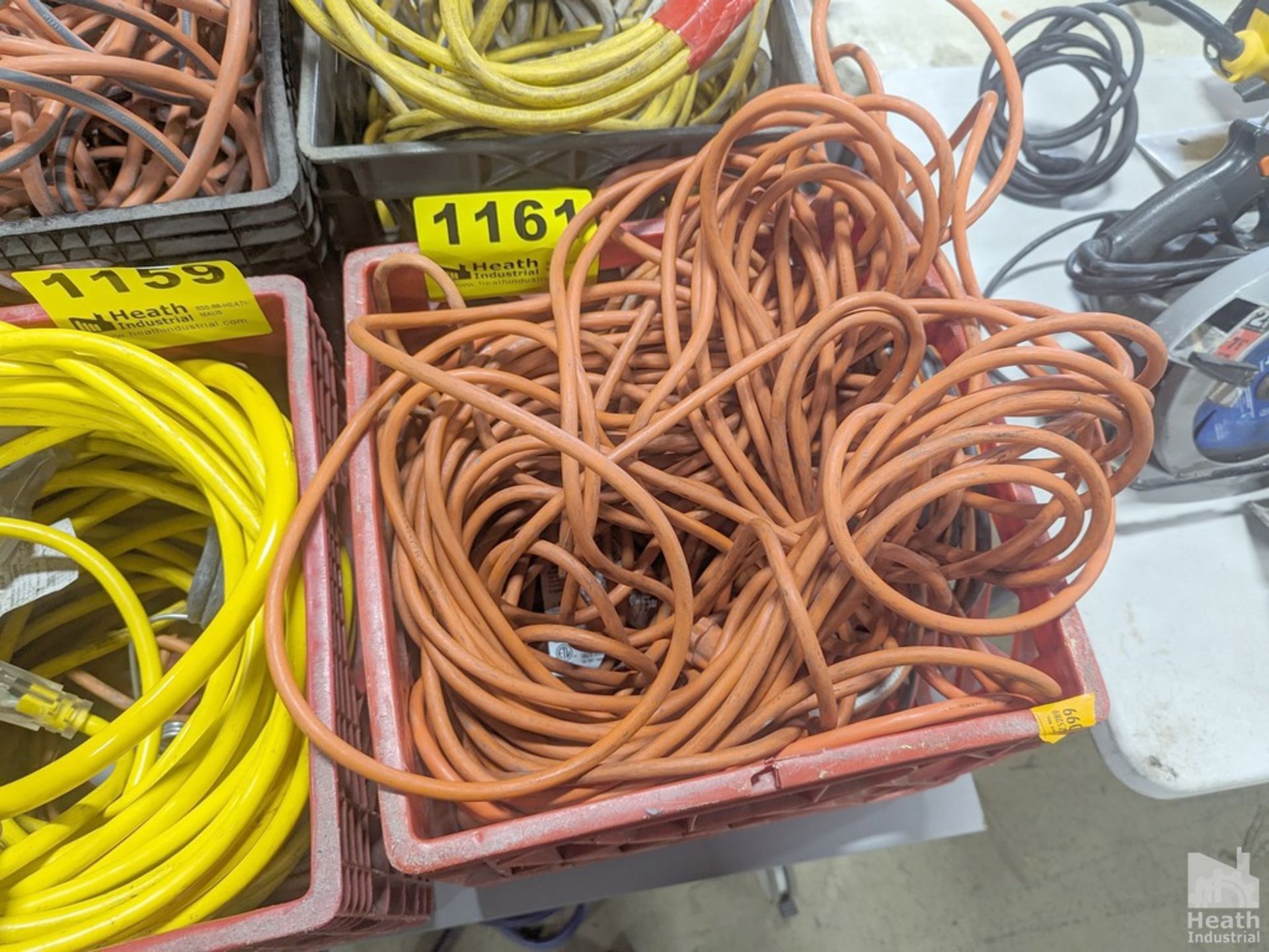 HEAVY DUTY EXTENSION CORDS IN TOTE