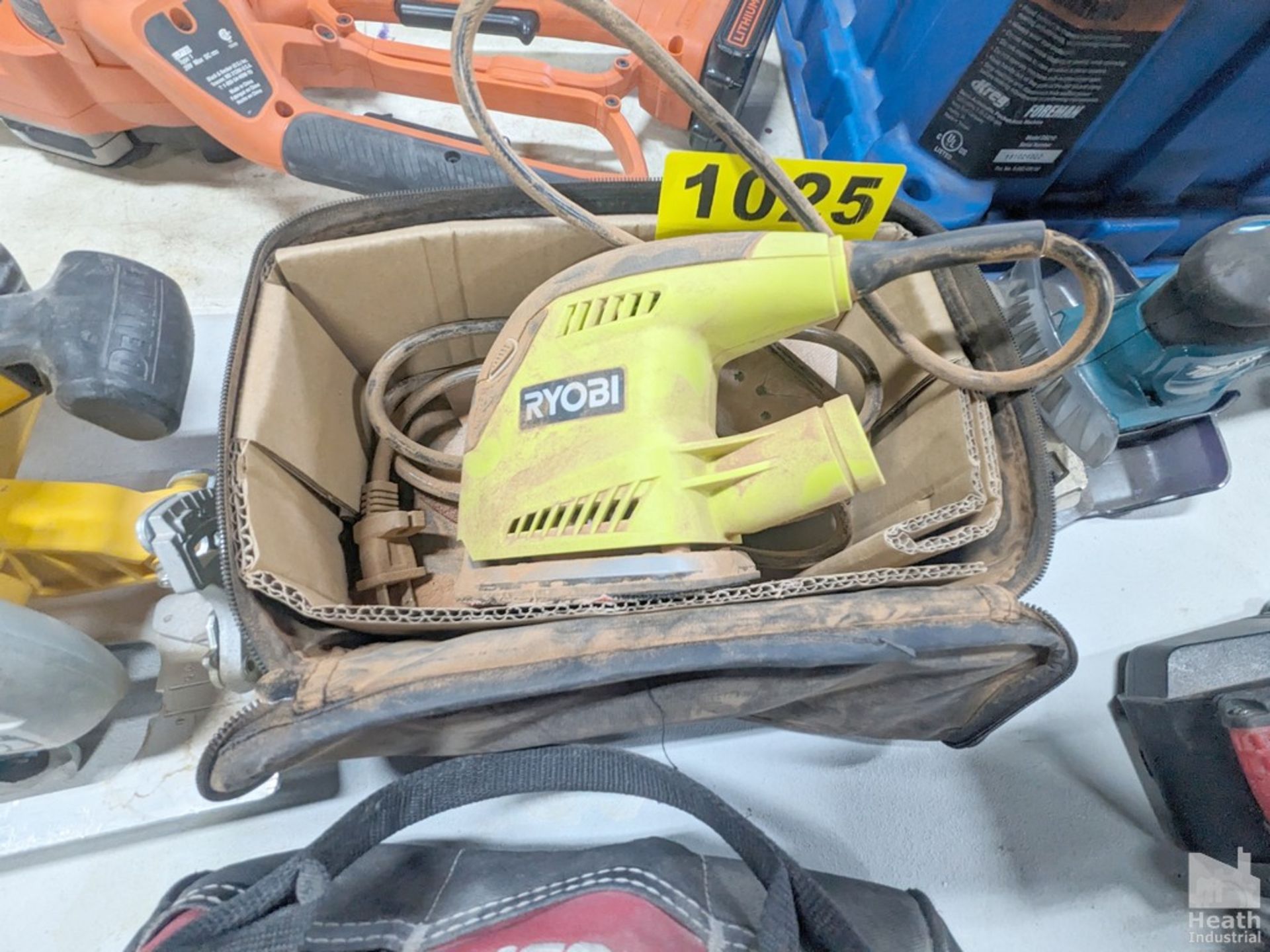 RYOBI MODEL CFS1503G DETAIL SANDER WITH BAG