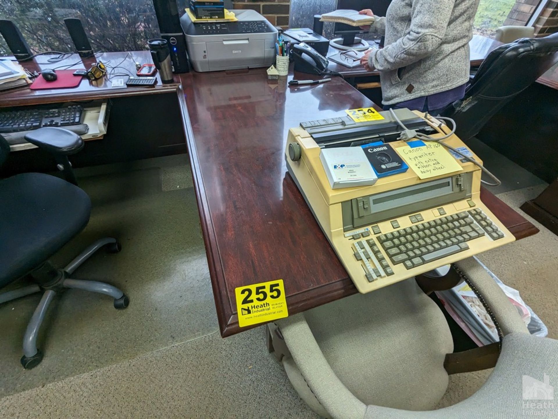 (2) DESK CONFIGURATION WITH CENTER TABLE, CREDENZA AND TWO CHAIRS - Image 4 of 5