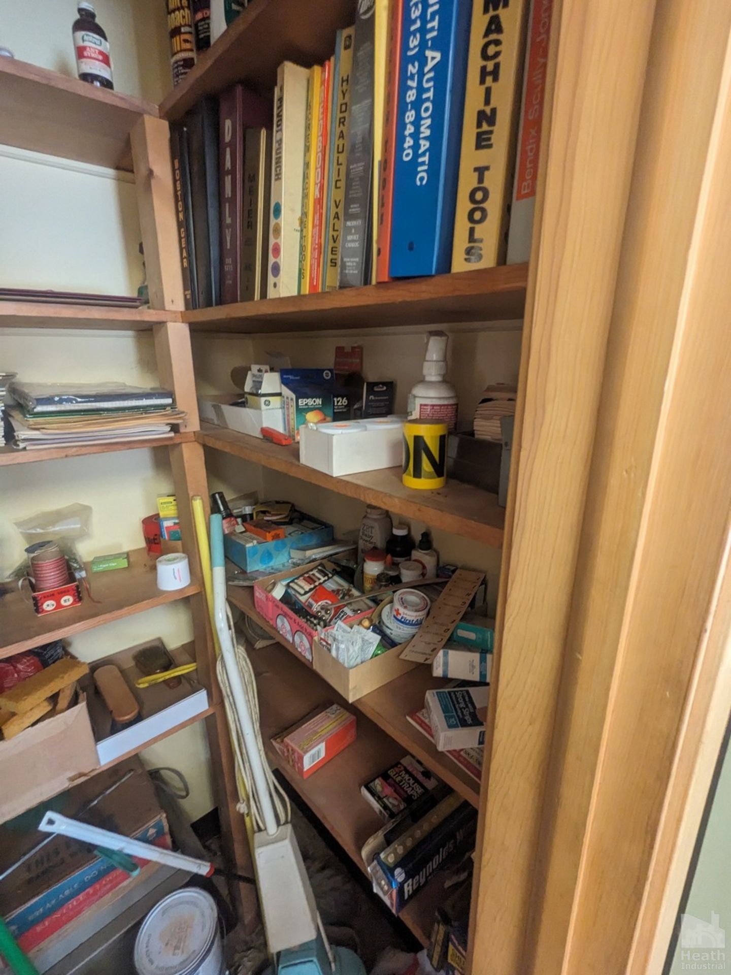 CONTENTS OF OFFICE SUPPLY CLOSET - Image 2 of 4