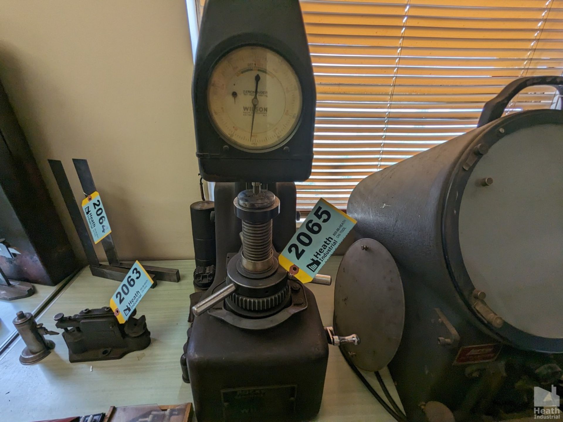 WILSON 1JR ROCKWELL HARDNESS TESTER WITH ACCESSORIES - Image 3 of 5