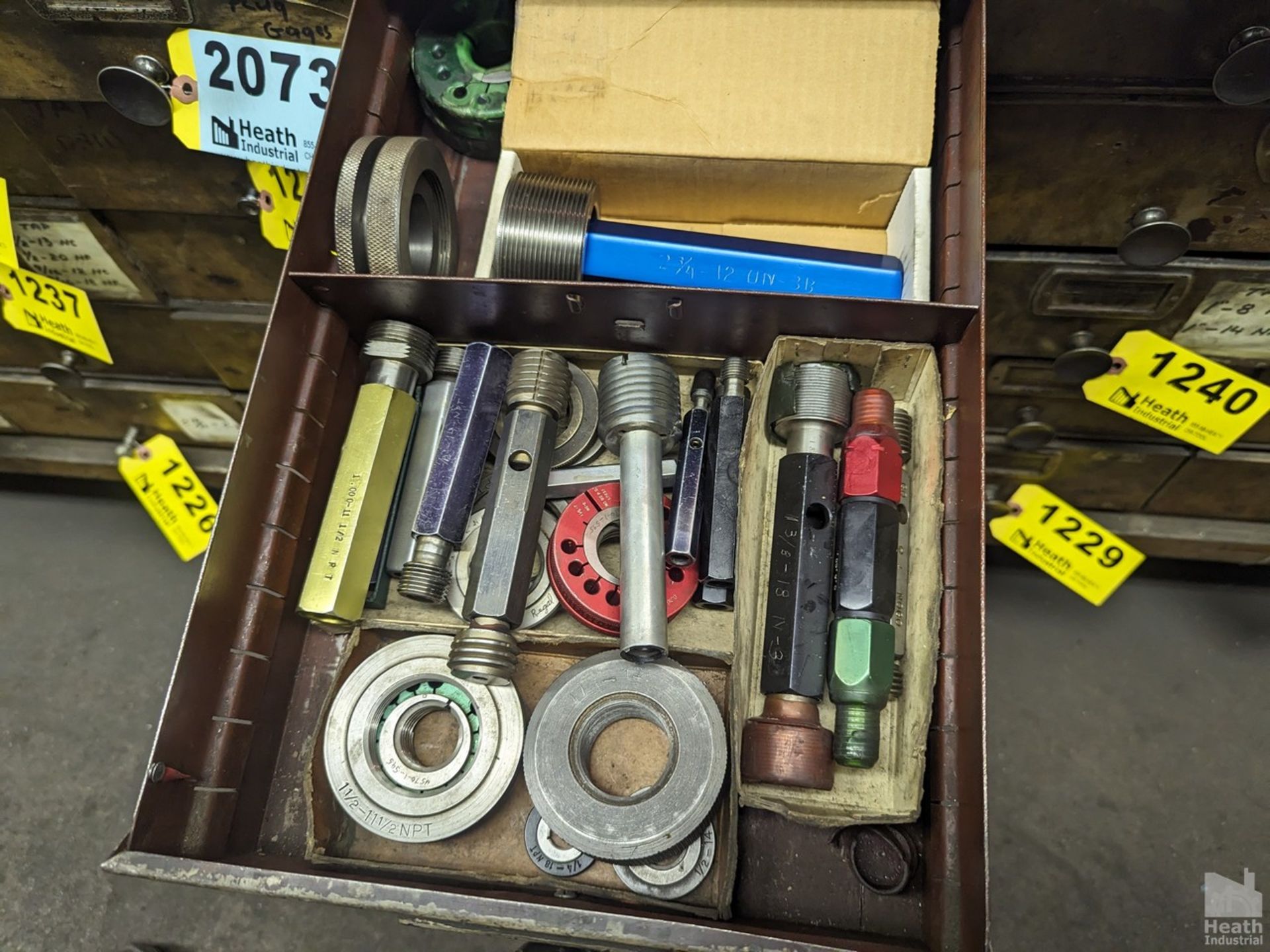 ASSORTED THREAD GAUGES IN DRAWER