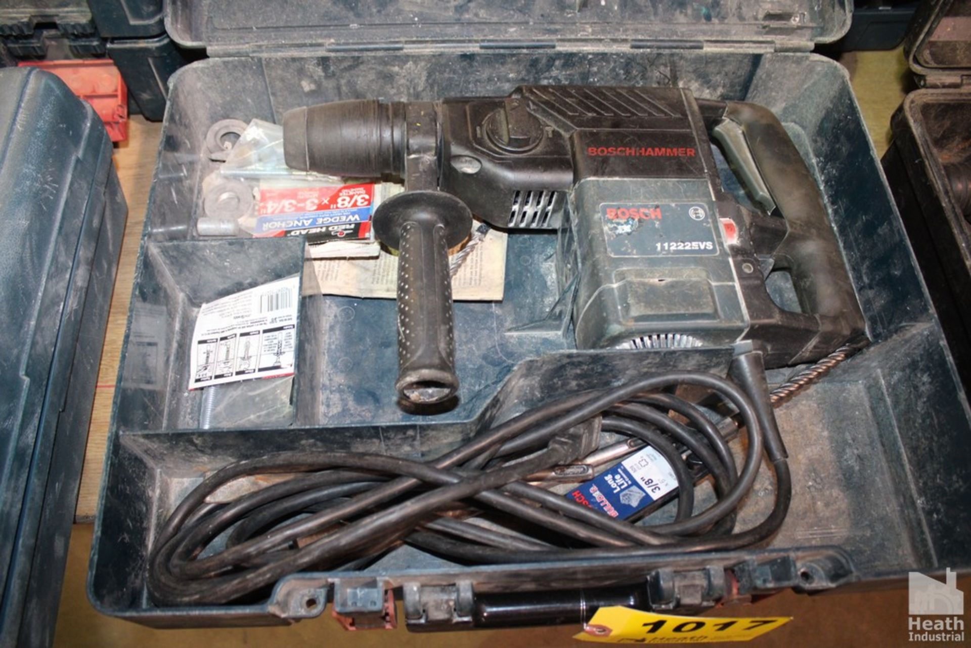 BOSCH MODEL 11222EVS 1-1/8" SDS ROTARY HAMMER DRILL WITH CASE
