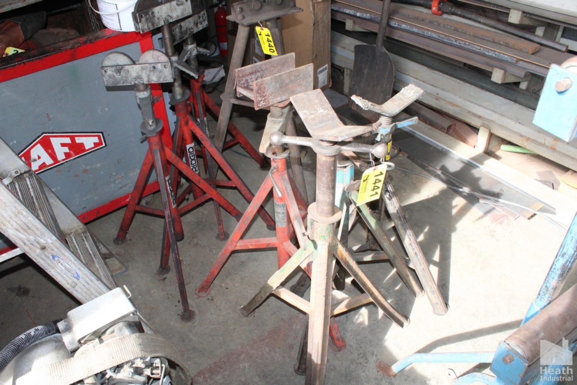 (4) ADJUSTABLE PIPE STANDS