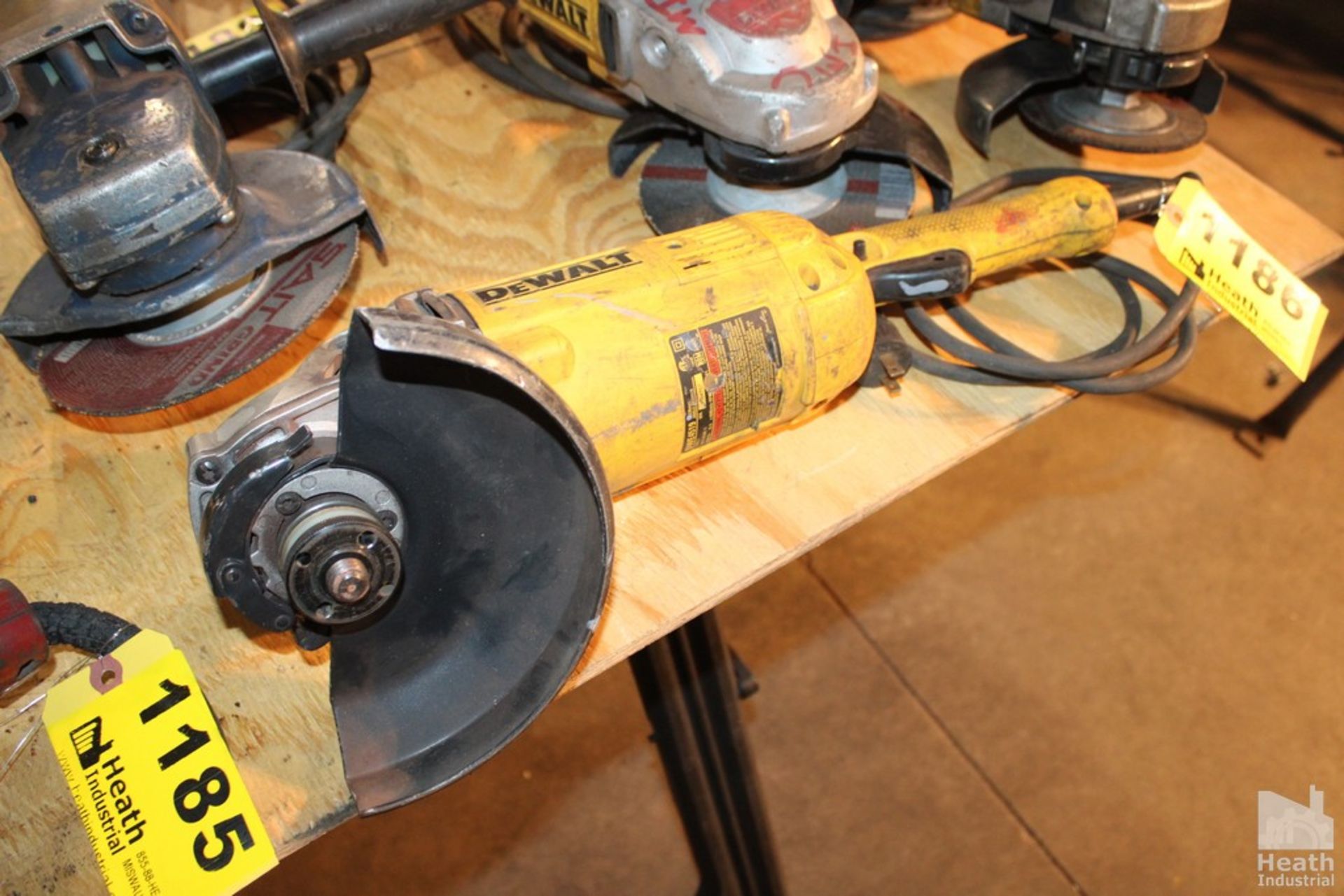 DEWALT DWE4619 7" ANGLE GRINDER