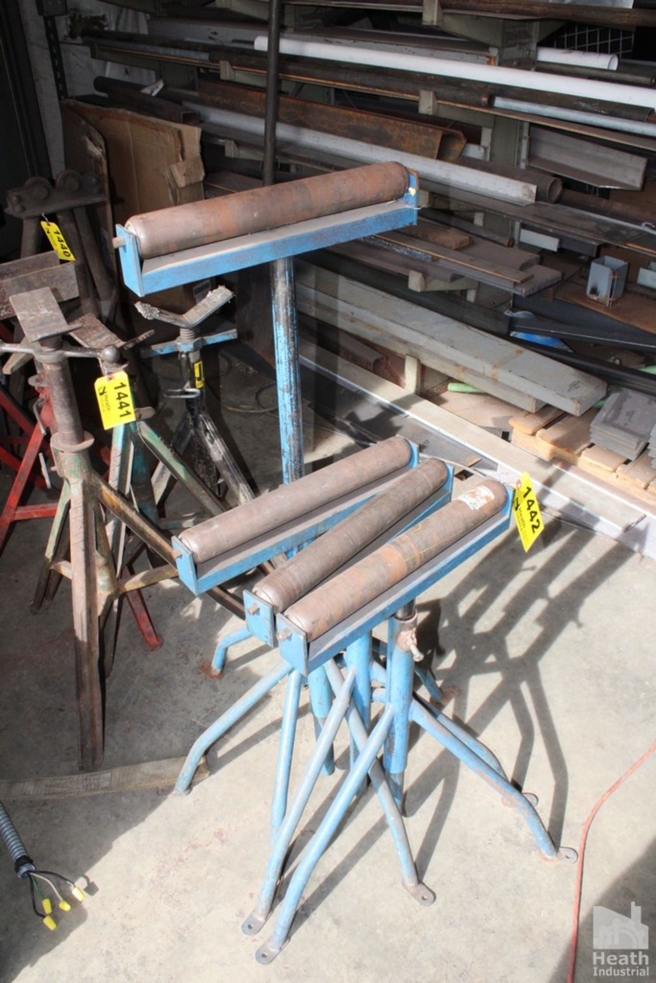 (4) ADJUSTABLE PIPE STANDS