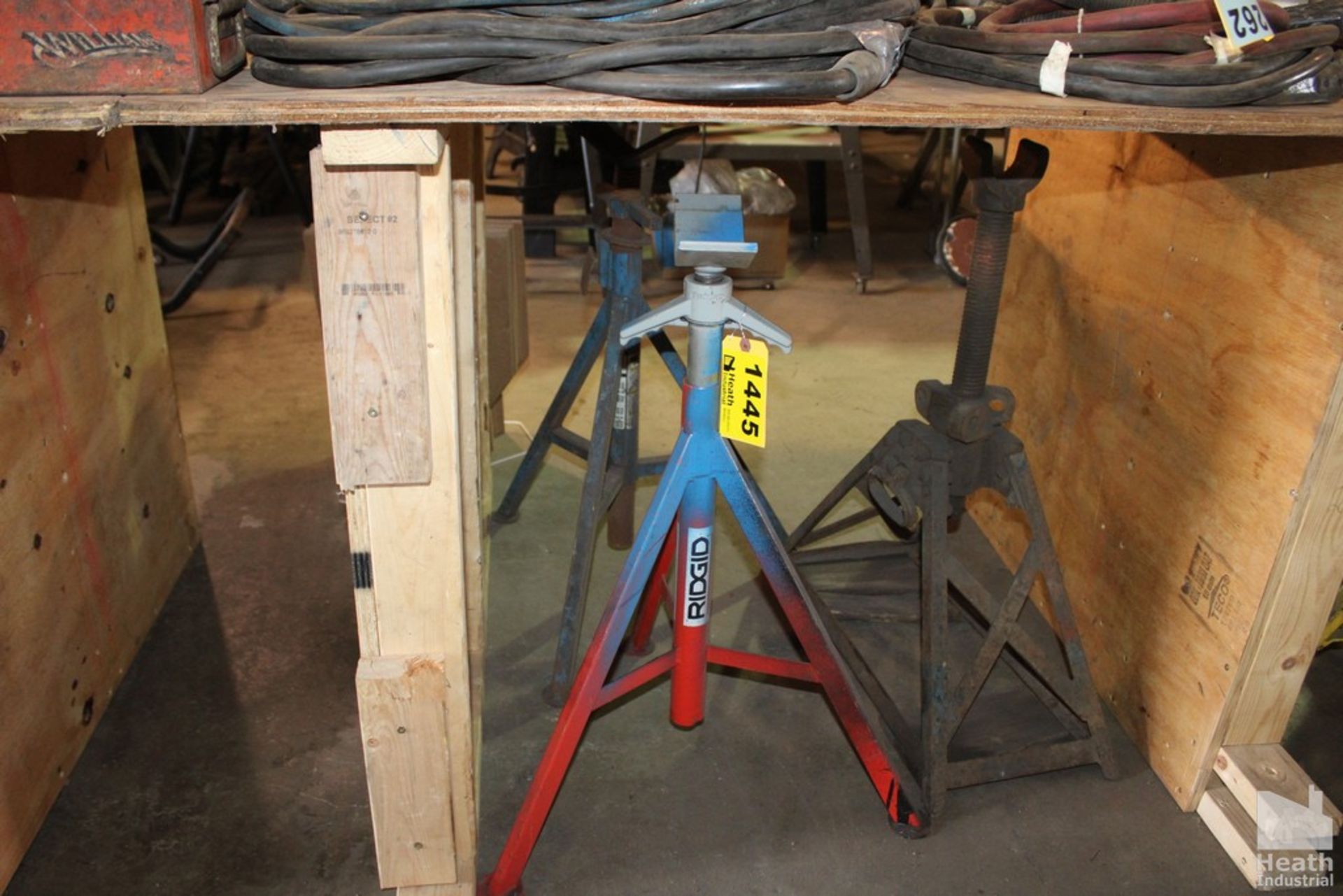 (3) ADJUSTABLE PIPE STANDS