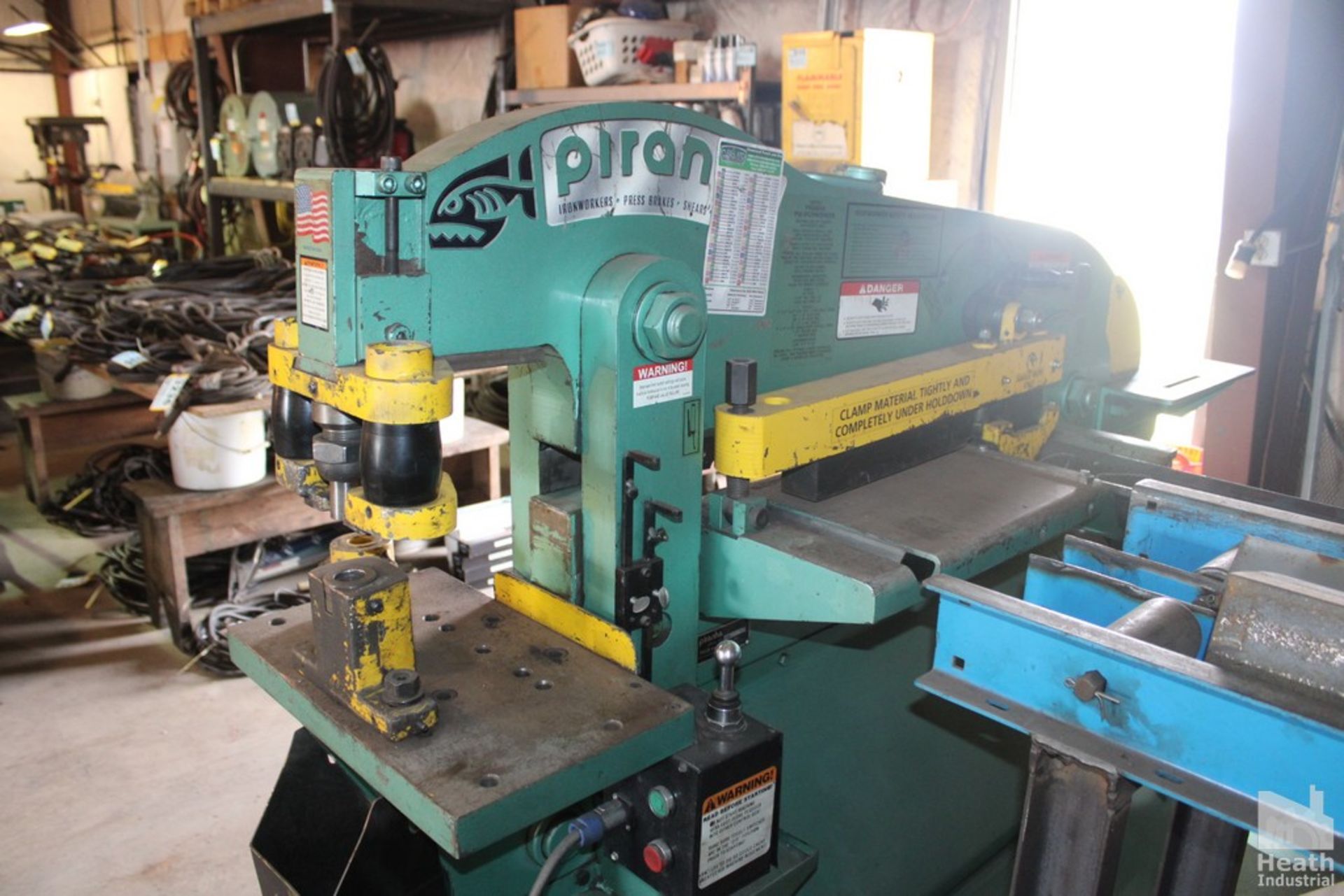 PIRANHA MODEL P50TON HYDRAULIC IRONWORKER S/N: 9635, 12 X 3/8 FLAT SHEAR, 3 X 3 XX 3/8 ANGLE SHEAR, - Bild 5 aus 13