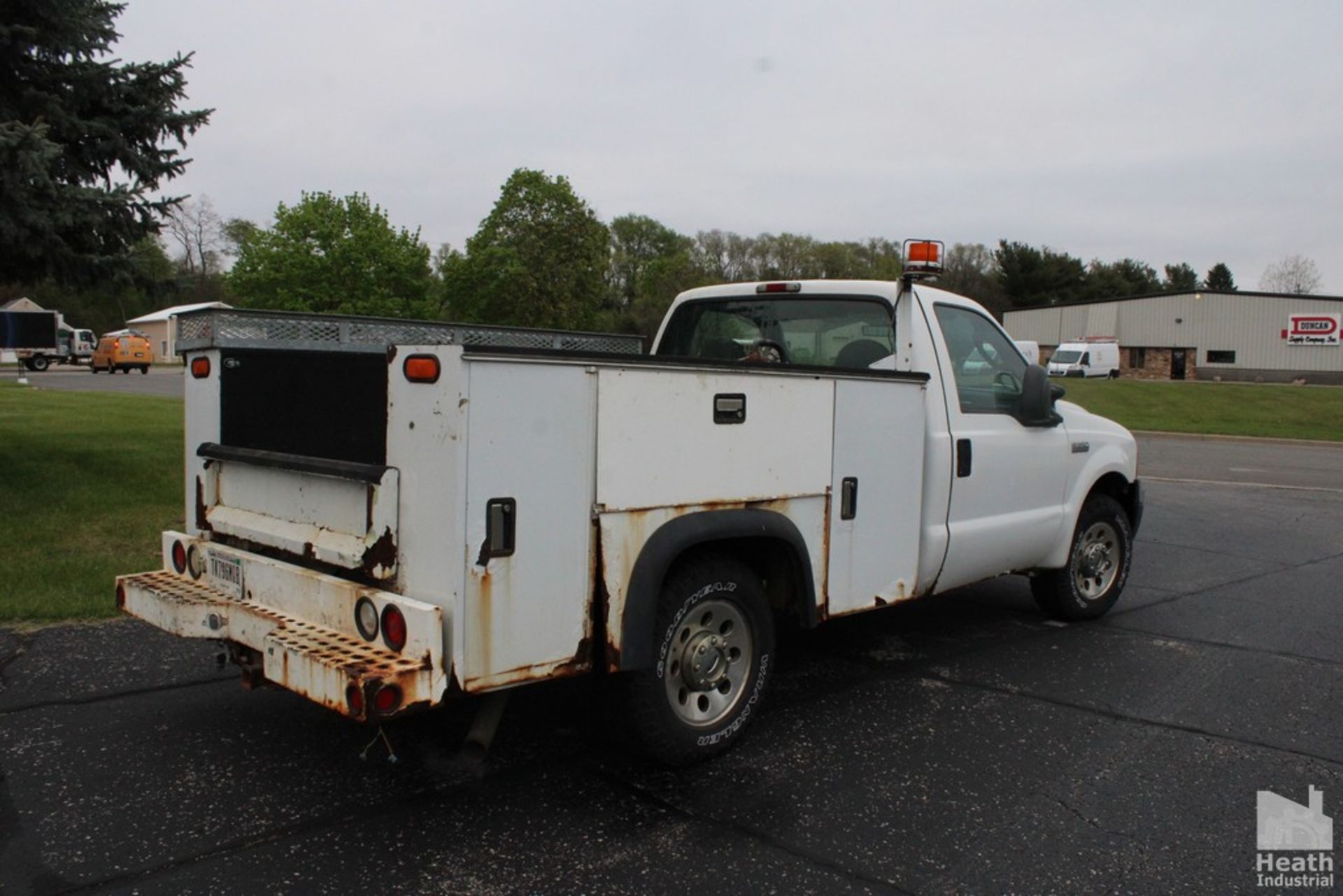 FORD F250 XL SUPER DUTY PICK UP TRUCK | CONTRACTOR STYLE BODY | DIESEL FUEL TANK WITH PUMP | - Image 3 of 9