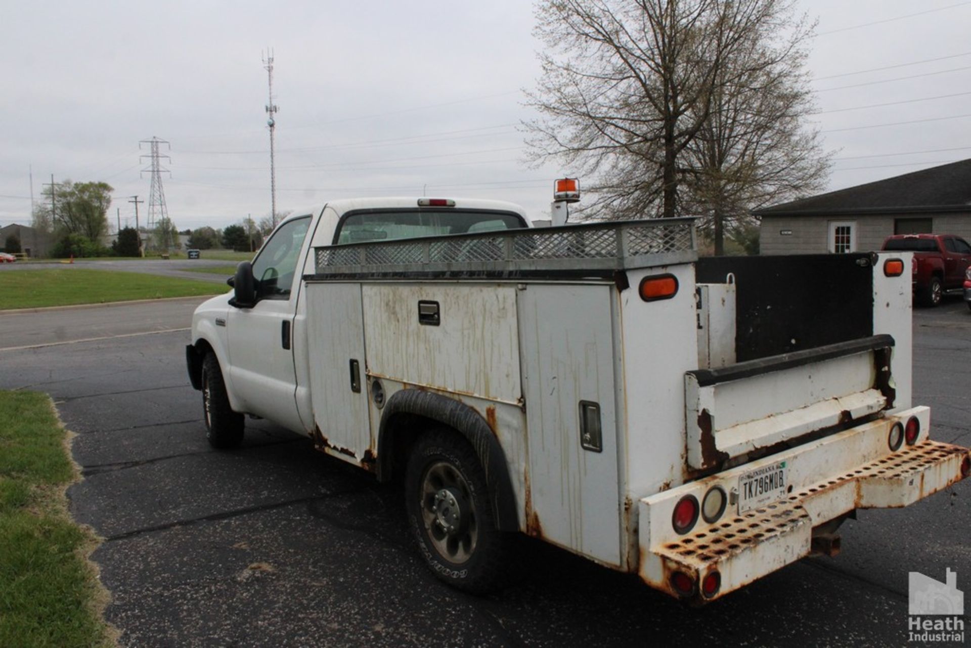 FORD F250 XL SUPER DUTY PICK UP TRUCK | CONTRACTOR STYLE BODY | DIESEL FUEL TANK WITH PUMP | - Image 4 of 9