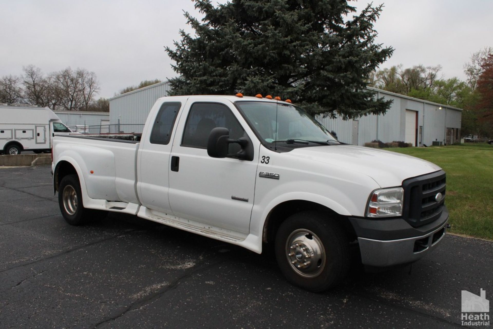 FORD F350 XL SUPER DUTY DUALLY PICK UP TRUCK | 2 DOOR CREW CAB | POWER STROKE TURBO DIESEL V8QL | - Image 2 of 7