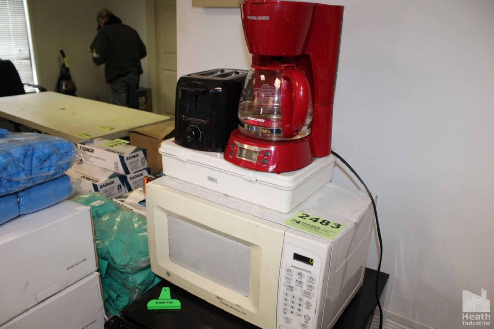 GE MICROWAVE, BLACK & DECKER COFFEE MAKER AND TOASTMASTER TOASTER