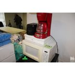 GE MICROWAVE, BLACK & DECKER COFFEE MAKER AND TOASTMASTER TOASTER