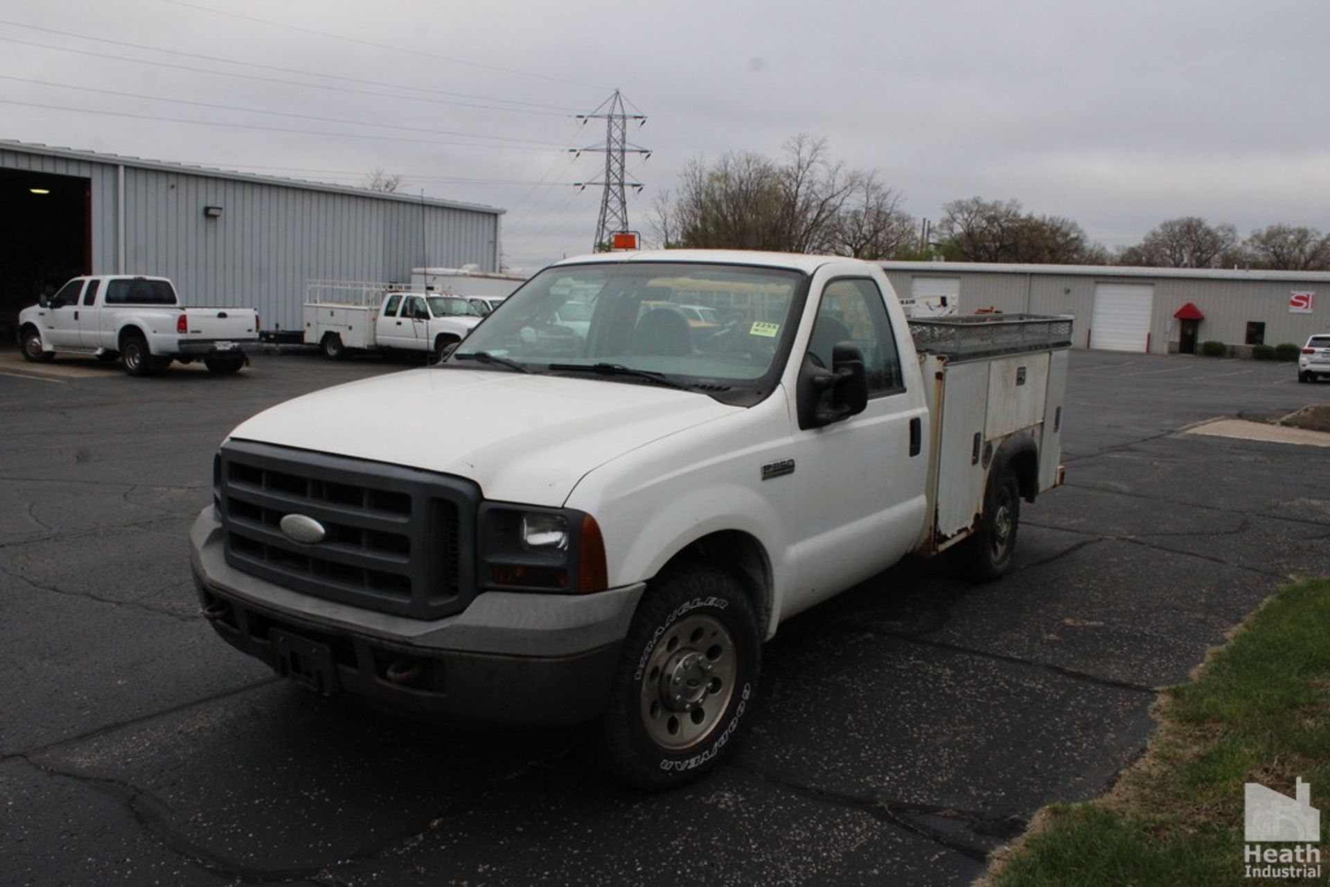 FORD F250 XL SUPER DUTY PICK UP TRUCK | CONTRACTOR STYLE BODY | DIESEL FUEL TANK WITH PUMP |