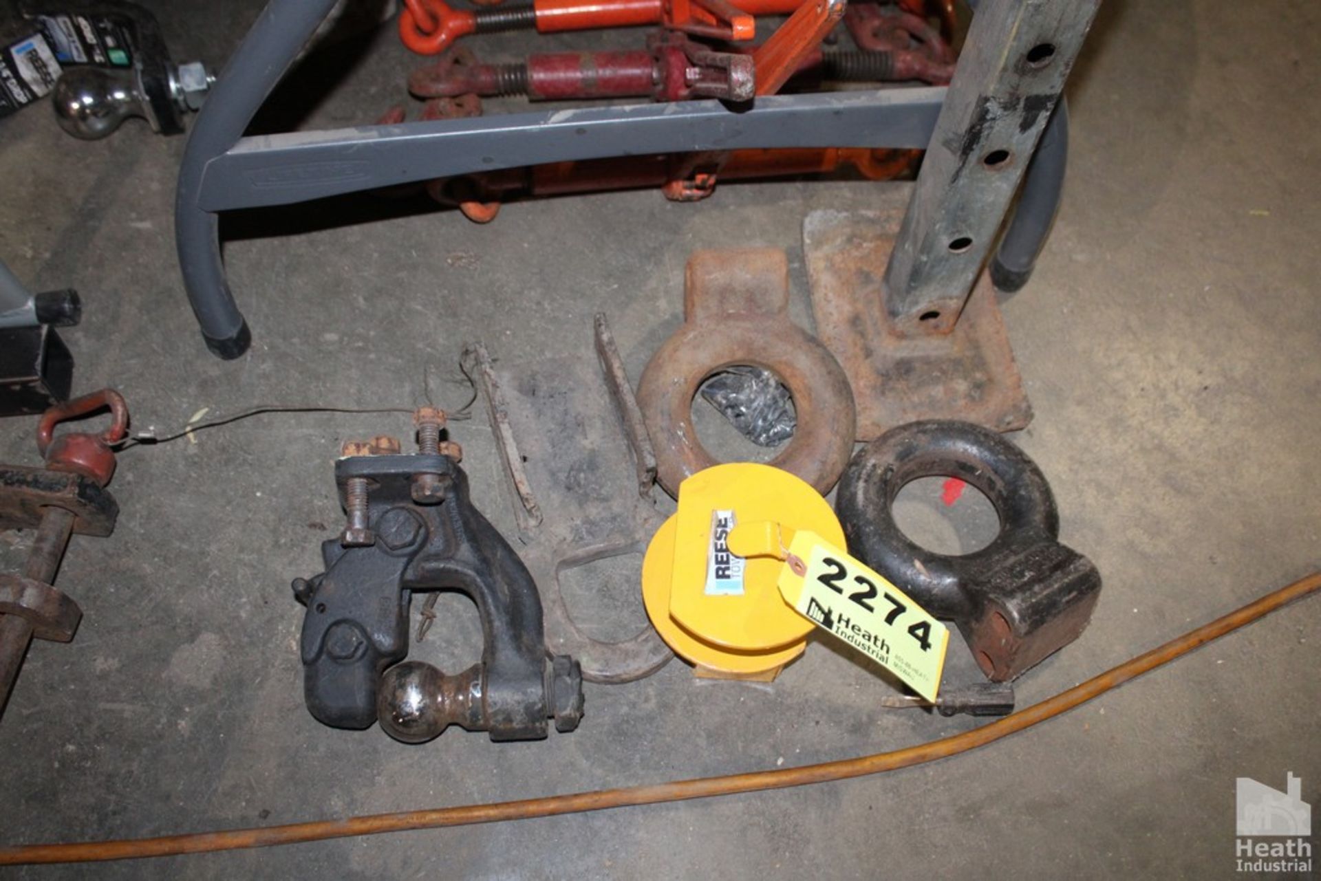 TRAILER LOCK, TRAILER HITCH AND PINTLE HITCH