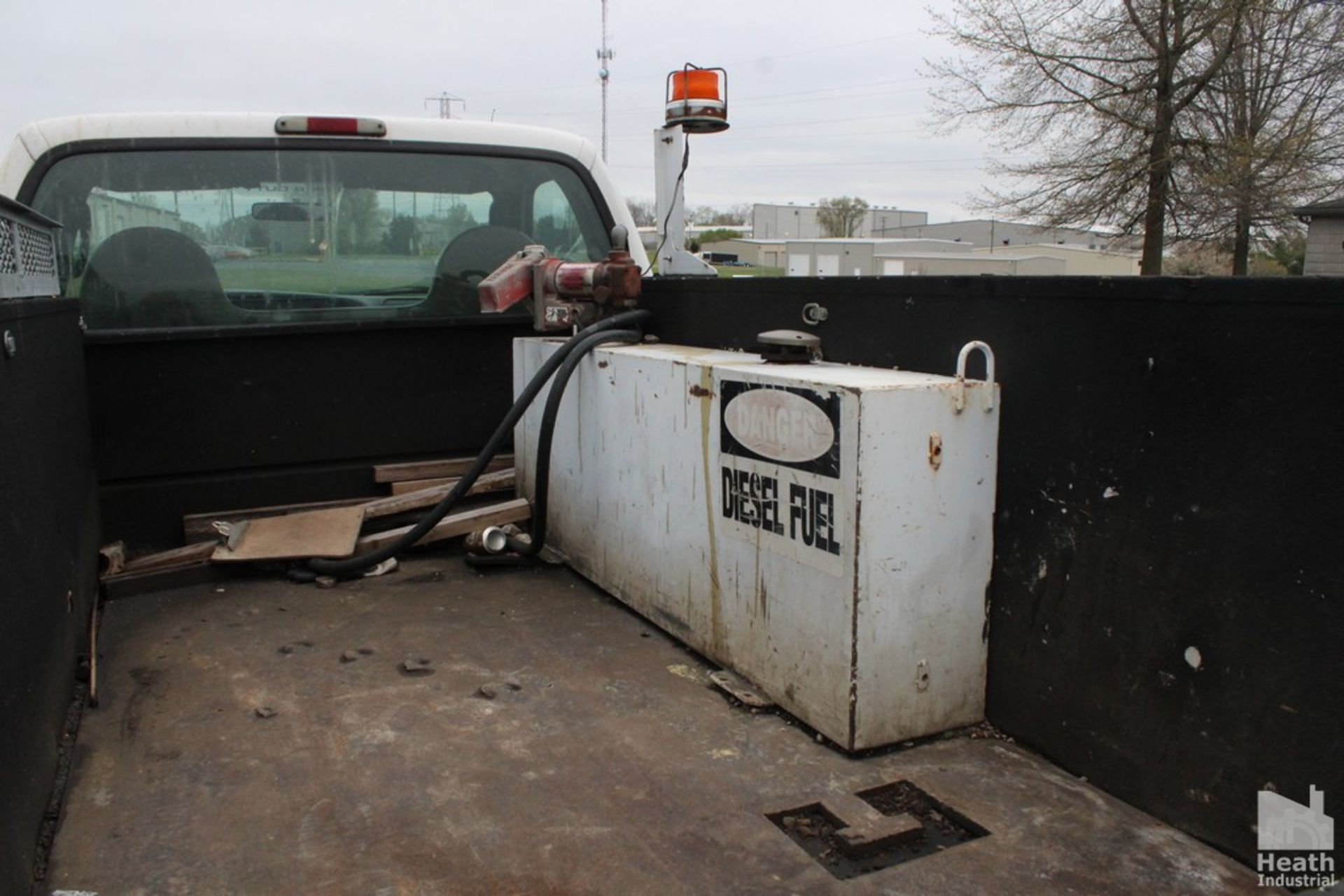 FORD F250 XL SUPER DUTY PICK UP TRUCK | CONTRACTOR STYLE BODY | DIESEL FUEL TANK WITH PUMP | - Image 5 of 9
