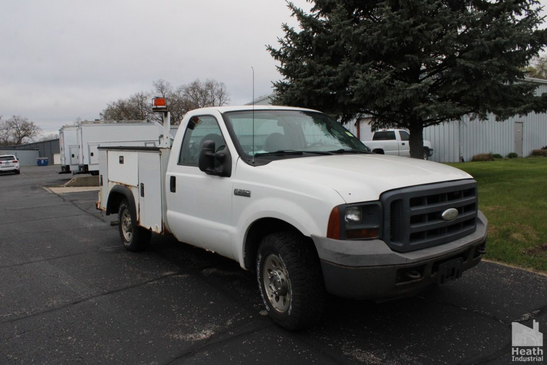 FORD F250 XL SUPER DUTY PICK UP TRUCK | CONTRACTOR STYLE BODY | DIESEL FUEL TANK WITH PUMP | - Image 2 of 9