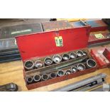 1" DRIVE SOCKET SET WITH RATCHET