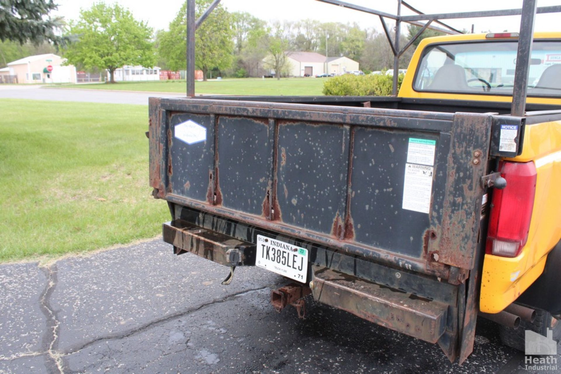 FORD F250 PICK UP TRUCK | SPRAY ON BED LINER | CONTRACTOR BODY WITH LADDER RACK | GAS | VIN - Image 4 of 7